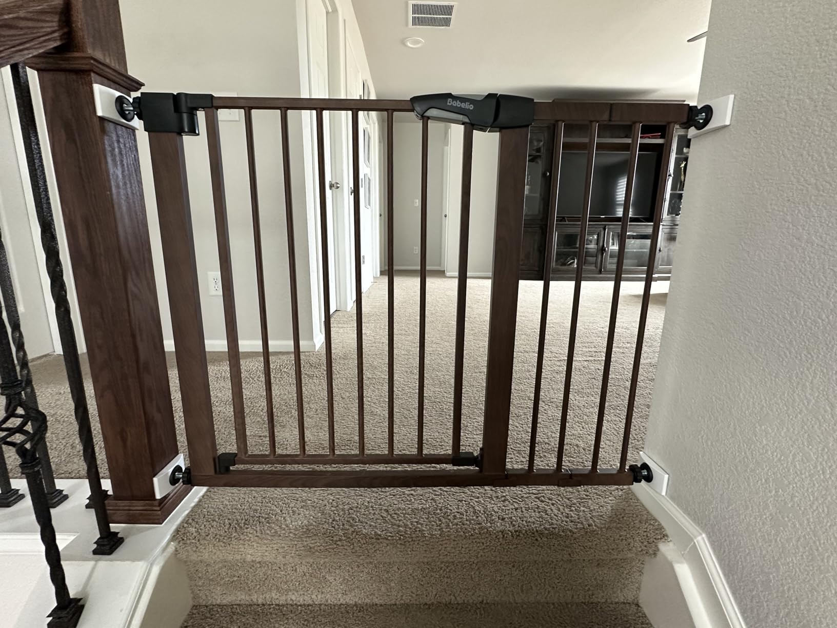 BABELIO Safety Gate Door Fits for Stairs, Narrow and Wide Doorways with Auto Close, Easy Install, No Drilling, Pressure Mounted customer photo 2