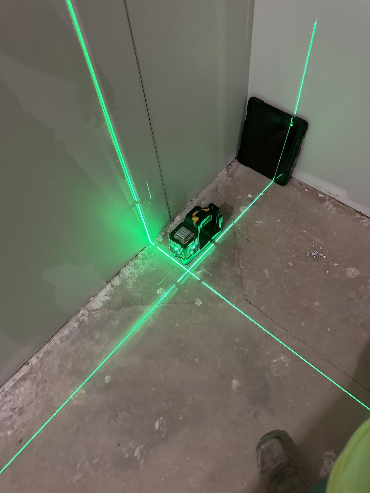 DEWALT 20V/12V MAX Laser Level Kit, 3 x 360, Green (DCLE34030G) customer photo 2