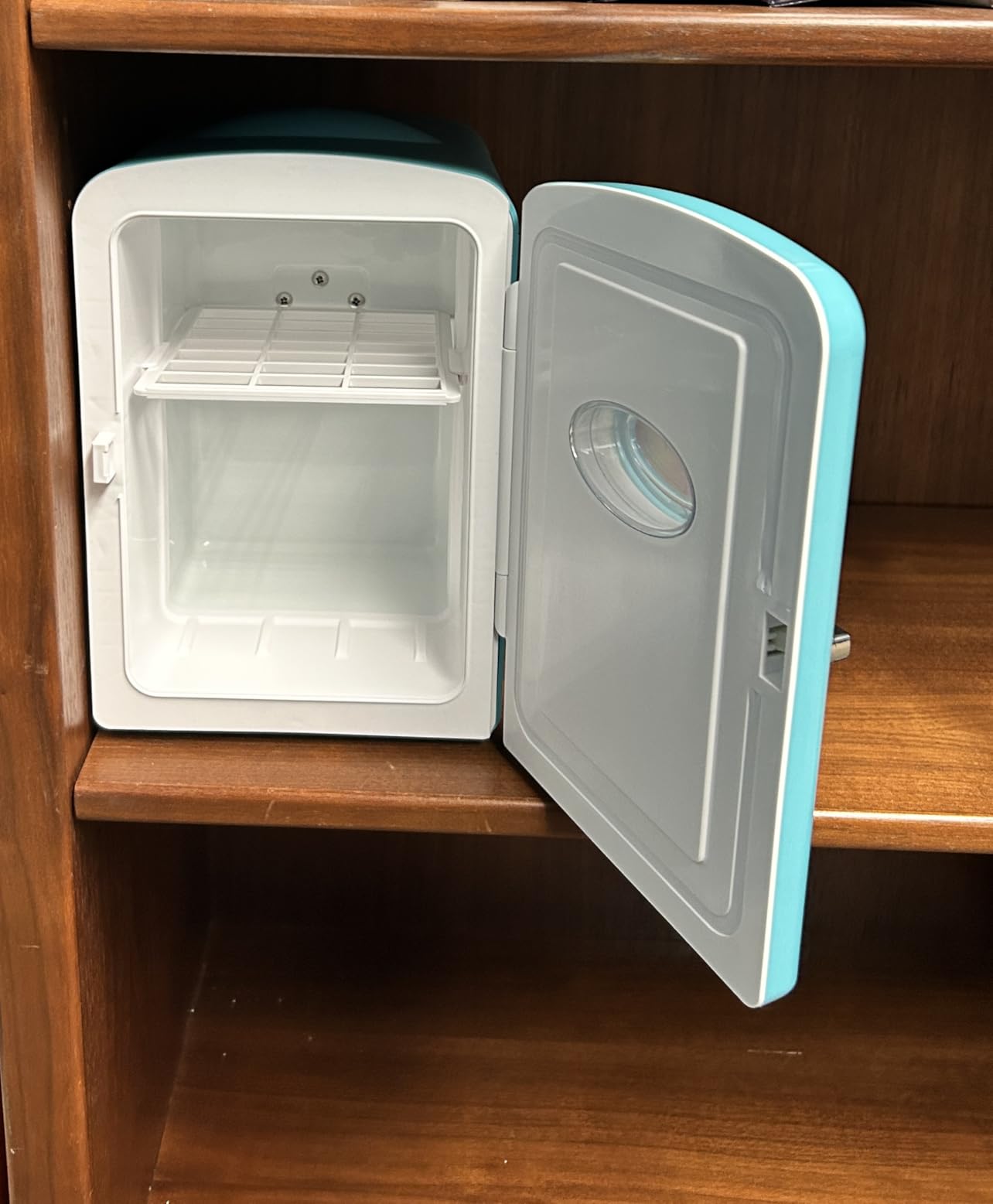 Frigidaire EFMIS171 Retro Mini Portable Personal Fridge - Ideal for Home, Office or Dorm - Includes Carrying Handle, AC/DC Wall/Car Charger customer photo 1