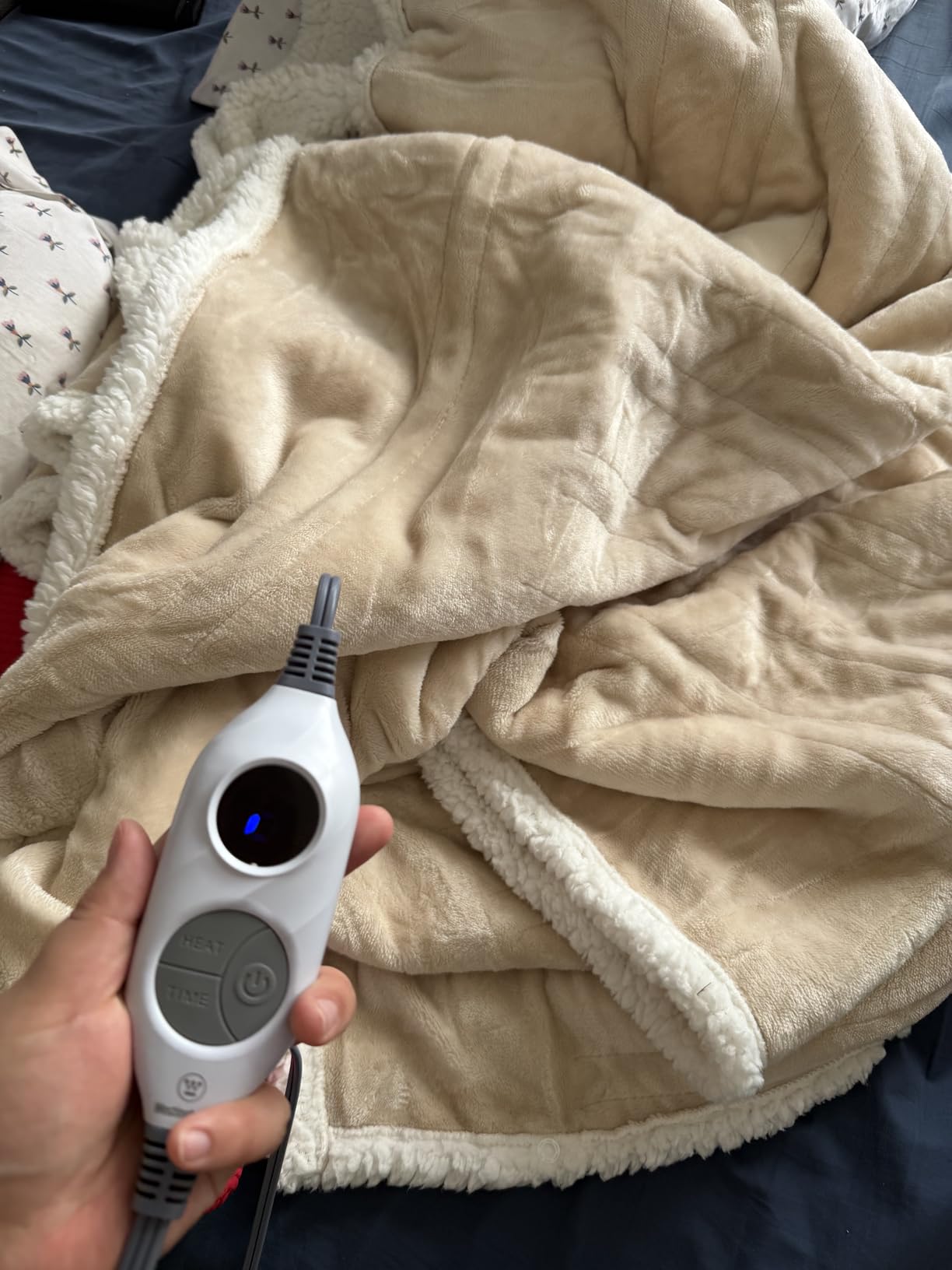 Westinghouse Electric Snuggle Throw Blankets with Foot Pocket, Wearable Heated Blanket with Sleeves, 6 Heating Levels & 2 to 10 Hours Heating Time Settings, 50 * 70