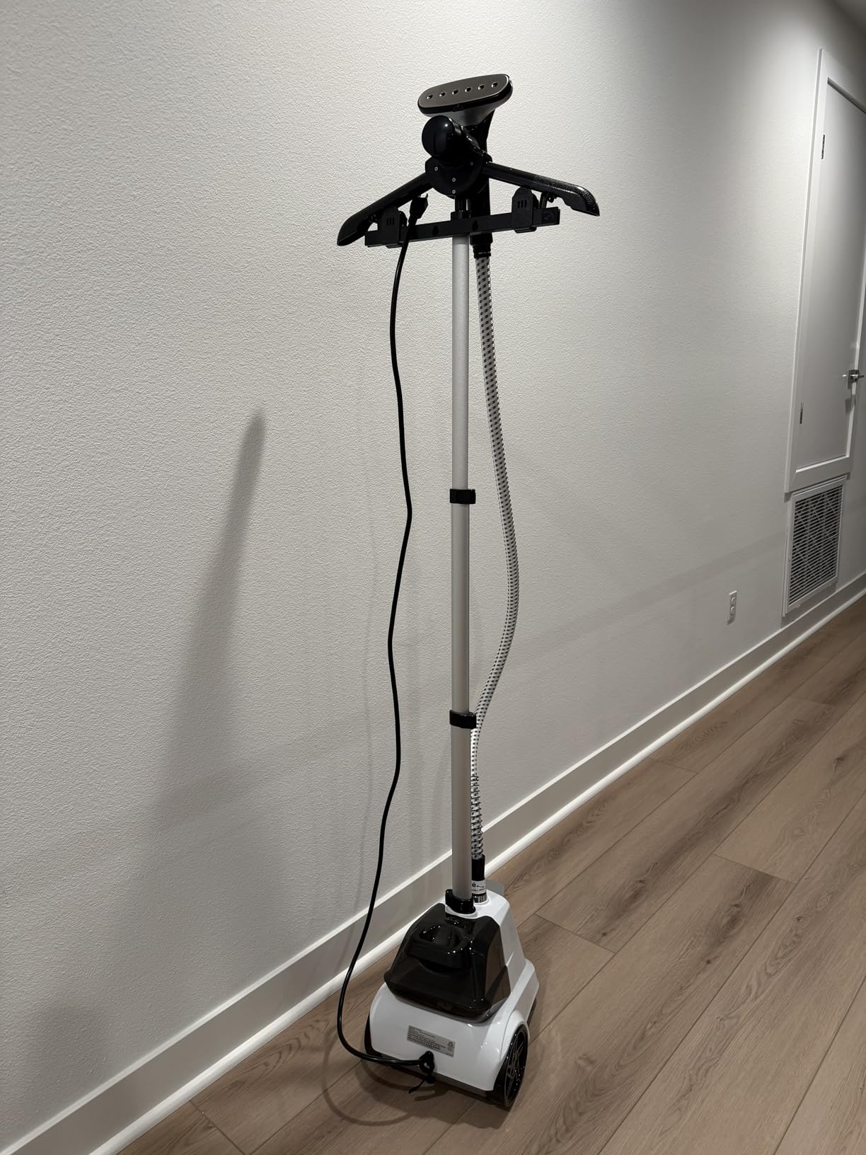 SALAV Heavy Duty Commercial Full-Size Garment Steamer with Foot Pedals and Extra Large 3L (101.5 oz) Water Tank, 1800 watts of Powerful Steam (Navy) customer photo 1