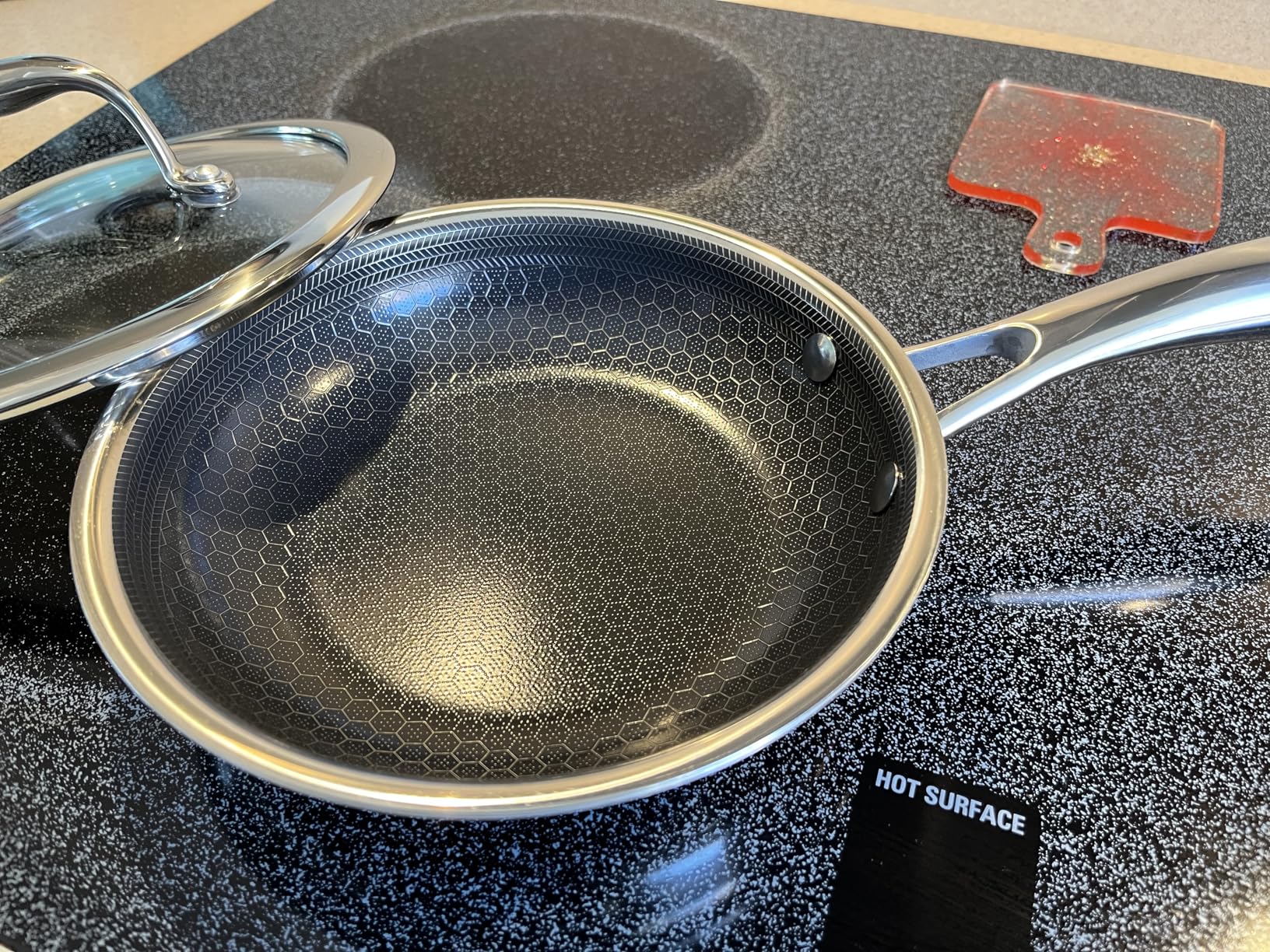 HexClad Hybrid Nonstick 10-Inch Frying Pan with Tempered Glass Lid, Stay-Cool Handle, Dishwasher-Friendly, Oven-Safe Up to 900F, Induction Ready, Compatible with All Cooktops customer photo 2