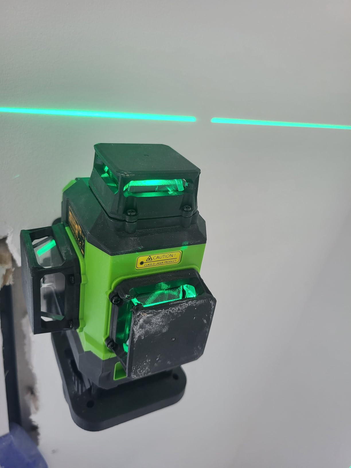 Huepar Laser Level 360 Self Leveling, Rechargeable Green Laser 3x360° Cross Line Lazer Leveler 3D Level Laser Tool for Construction and Picture Hanging customer photo 1