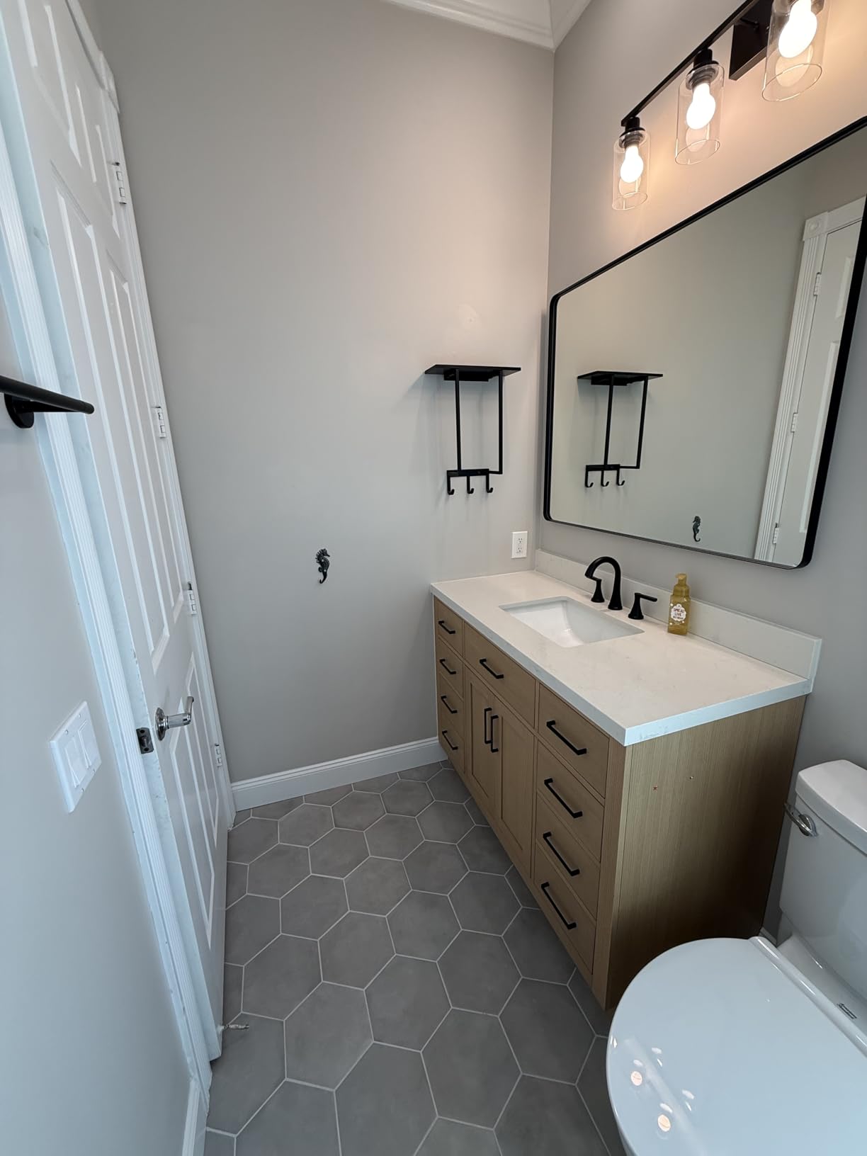 ARIEL Hepburn 48-inch Bathroom Vanity with Sink, Solid Wood, 1.5-inch Pure White Quartz Countertop & Backsplash, Single Rectangular Porcelain Sink, 2 Soft Closing Doors, 9 Dovetail Drawers, White customer photo 1