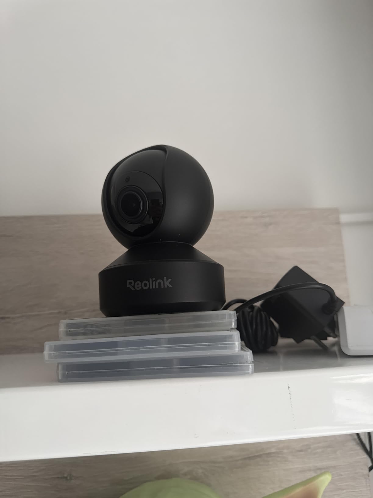 REOLINK Smart 4K UHD Pan & Tilt Dual-Band Wi-Fi 6 Indoor Security Camera with 3X Optical Zoom, Auto-Tracking, People/Pet Detection, Crying Sound Detection, Privacy Mode, Bluetooth Setup, E1 Zoom-Black customer photo 1