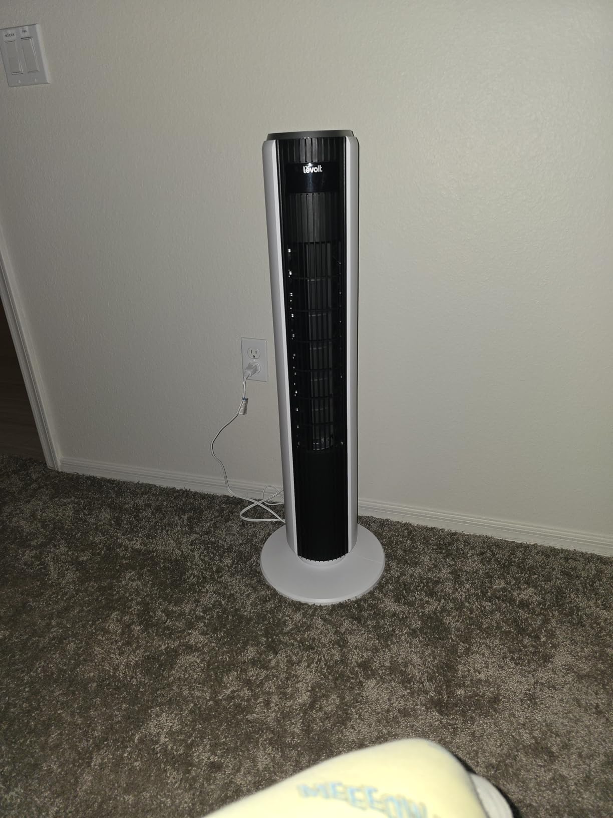 LEVOIT Tower Fan for Bedroom, 90° Oscillating Standing Fan with 28dB Quiet for Sleep, 25ft/s Velocity, 12H Timer, 5 Speeds 4 Modes, Remoter, Bladeless Room Fan for Home, Office, Indoor, 36 inch, White customer photo 1