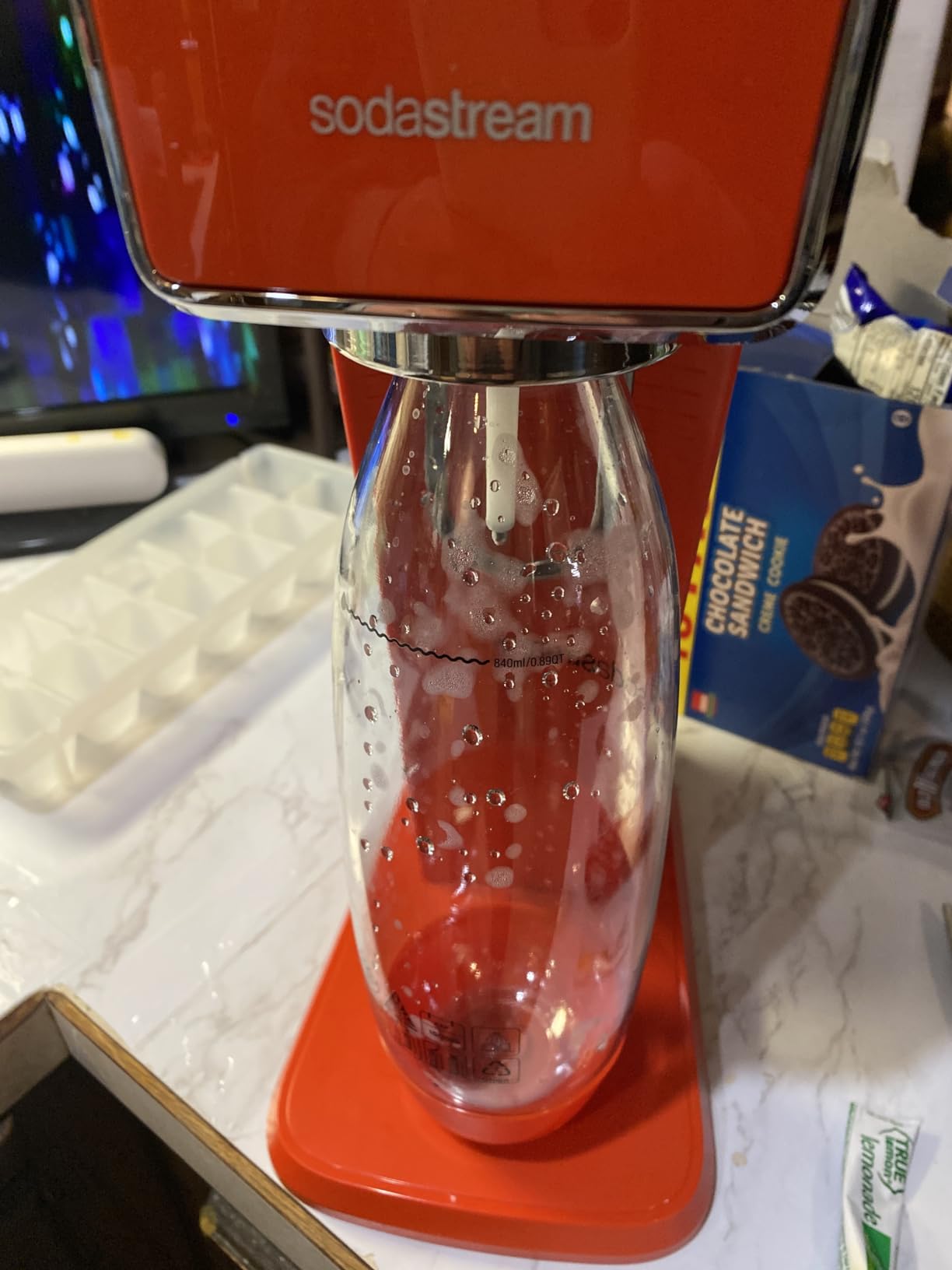 SodaStream - ART Sparkling Water Maker | STARTER KIT | CQC CO2 system | Includes 1x CO2 Cylinder, 1x32 & 1x16 Fl Oz Dishwasher Safe Bottles | Combine with Pepsi Flavors | Black customer photo 2