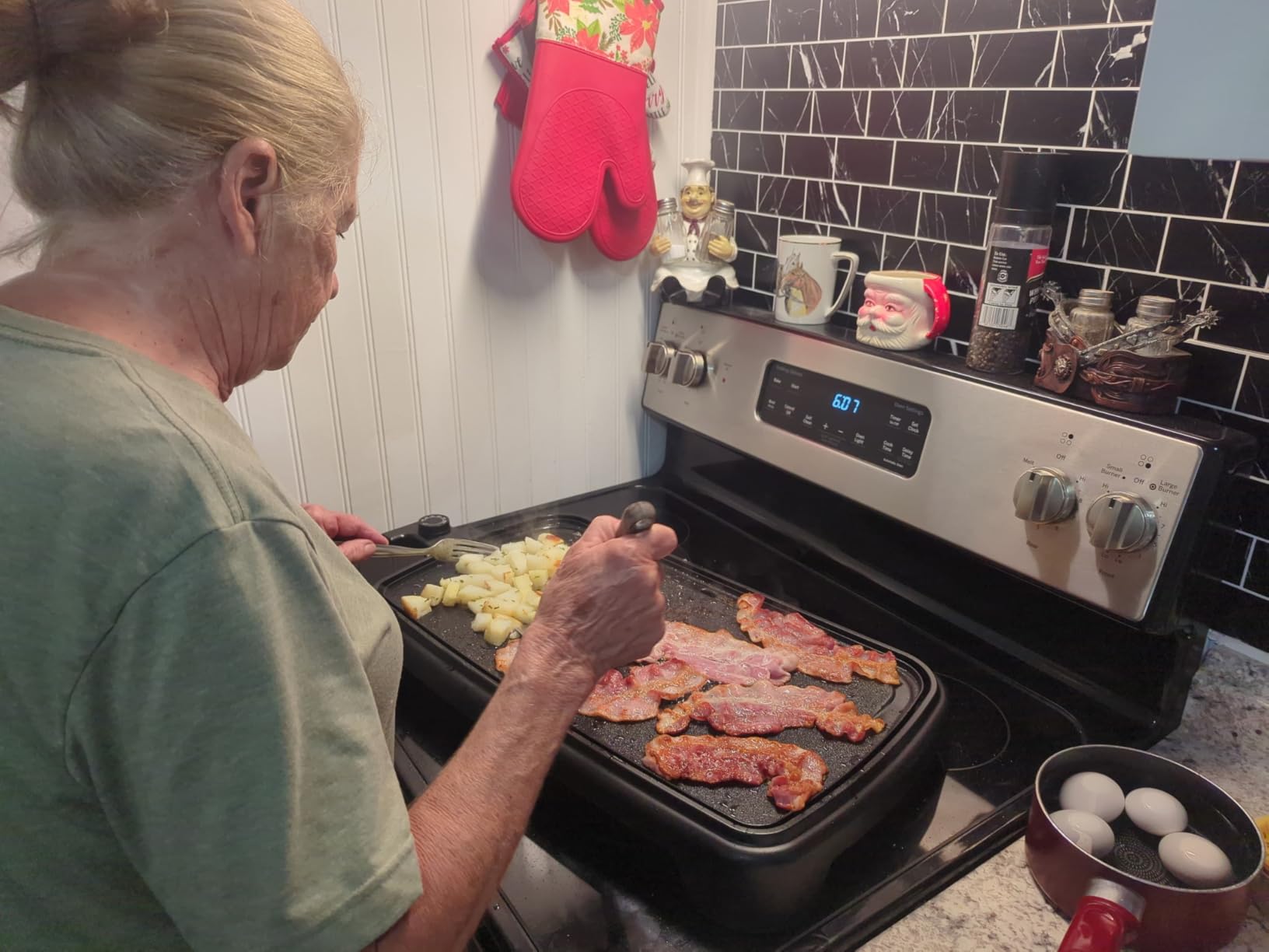 Chefman XL Electric Griddle with Removable Temperature Control, Immersible Flat Top Grill, Nonstick Extra Large Cooking Surface, 10 x 20 Inch customer photo 1