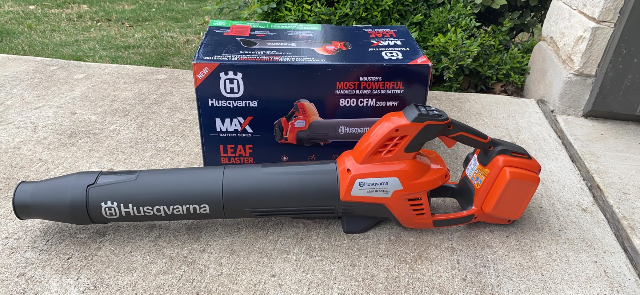 Husqvarna Leaf Blaster 350iB Battery Powered Cordless Leaf Blower, 200-MPH 800-CFM, Brushless Motor and Quiet Operation, 40V Lithium-Ion 7.5 Ah Battery and Charger Included customer photo 2