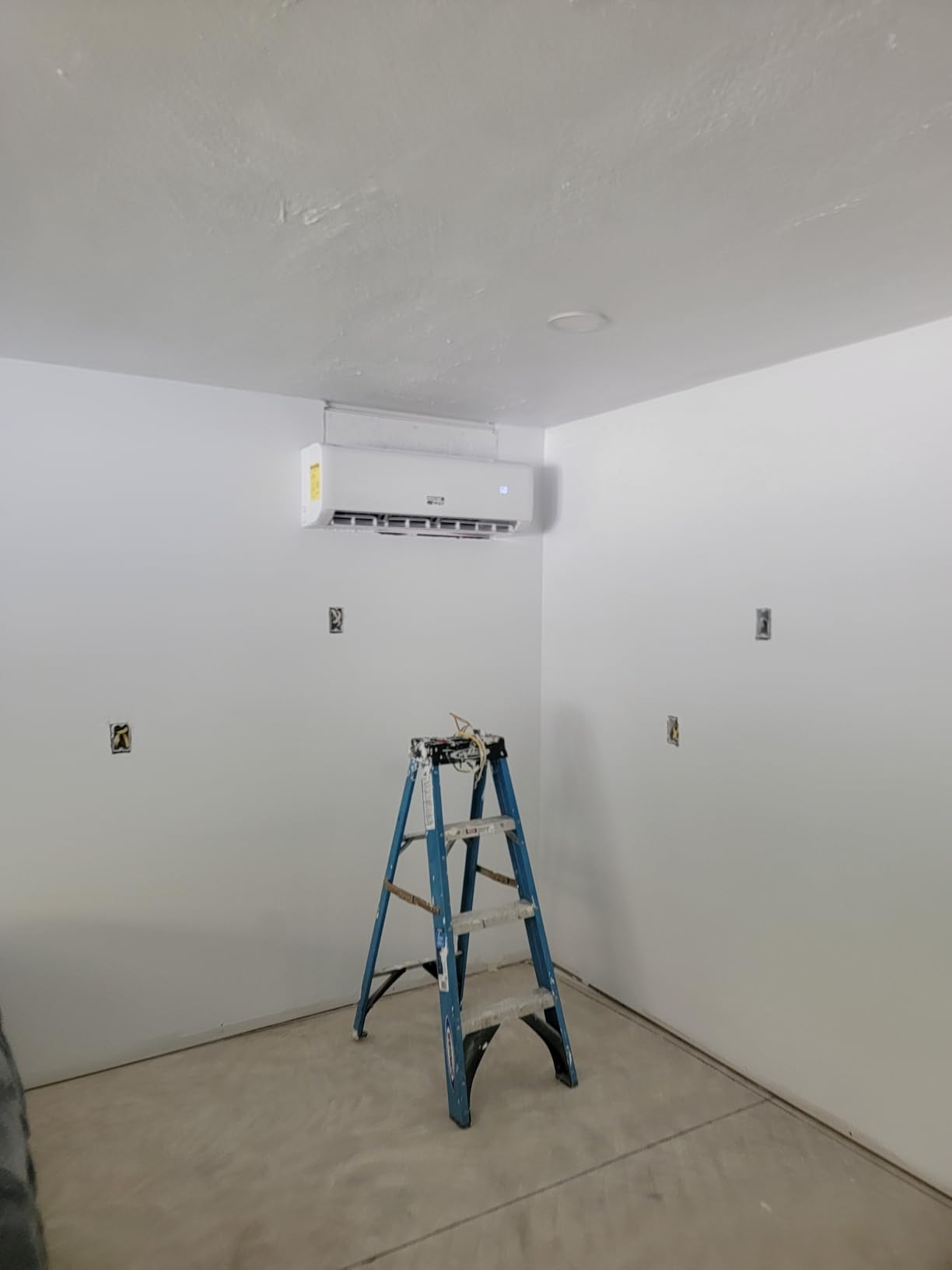 COSTWAY 24000 BTU Mini Split Air Conditioner, Energy Star, with Remote, Compatible with Alexa, Googlehome, Heat Pump, 21 SEER2 Inverter, 24H Timer, for Rooms up to 1500 Sq.Ft (Airtural Series) customer photo 2