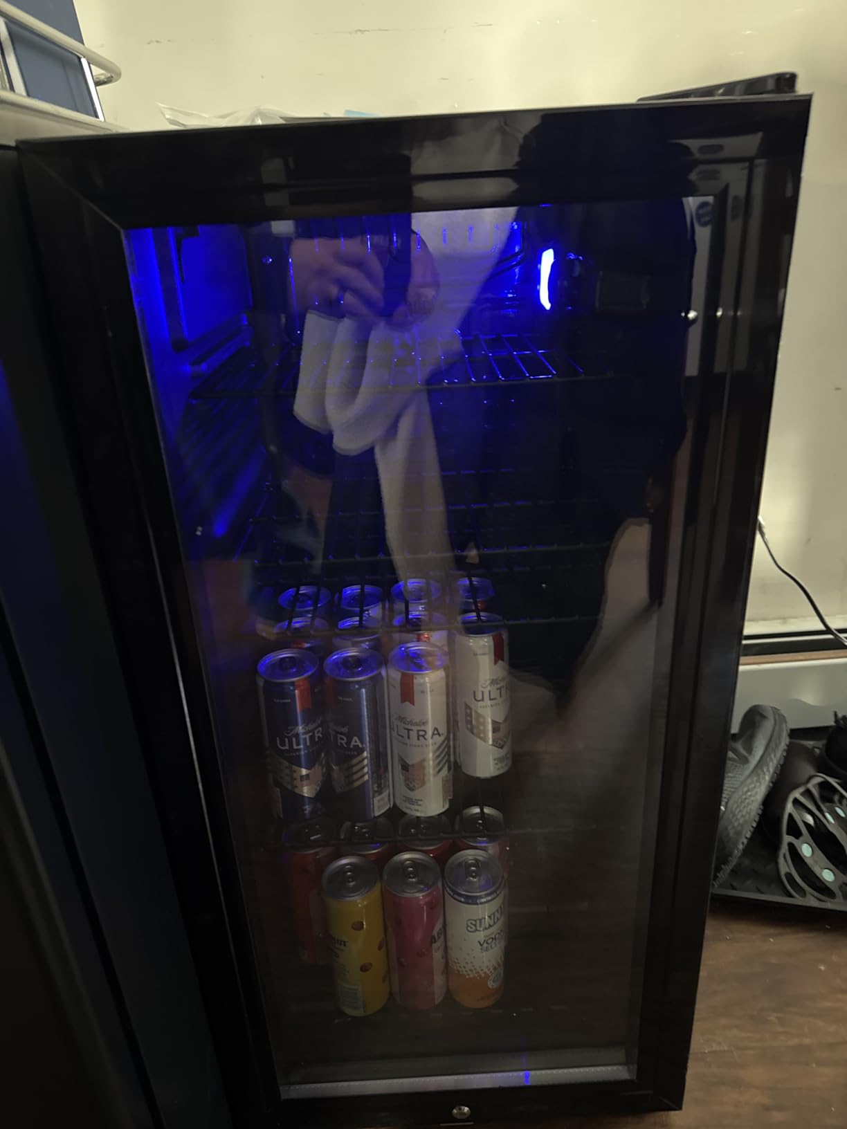 Saeoola Beverage Refrigerator, 3.2 Cu.ft Mini Fridge with Double Glass Door, Cooler for Soda, Beer or Wine for Home, Office or Bar with Adjustable Removable Shelves (Black) customer photo 1