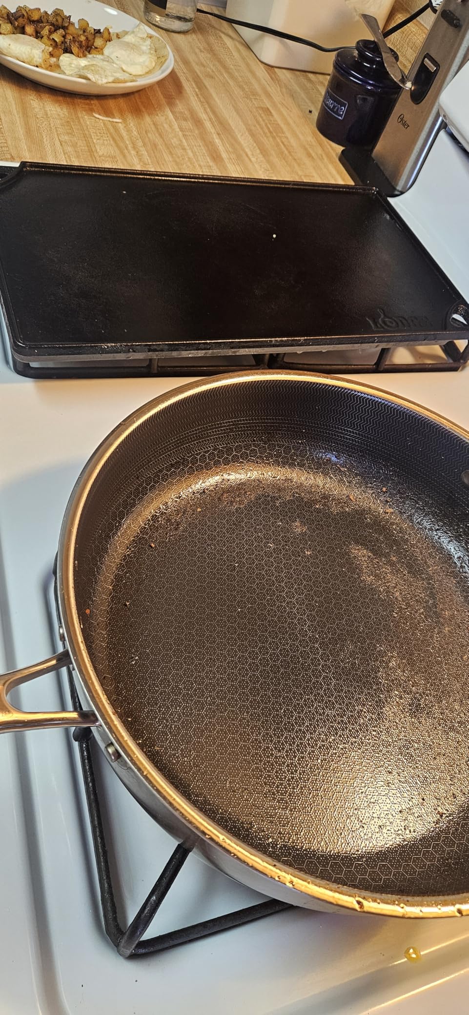 HexClad Hybrid Nonstick 5.5-Quart Deep Sauté Pan with Tempered Glass Lid, Stay-Cool Handle, Dishwasher-Friendly, Oven-Safe Up to 900°F, Induction Ready, Compatible with All Cooktops customer photo 2