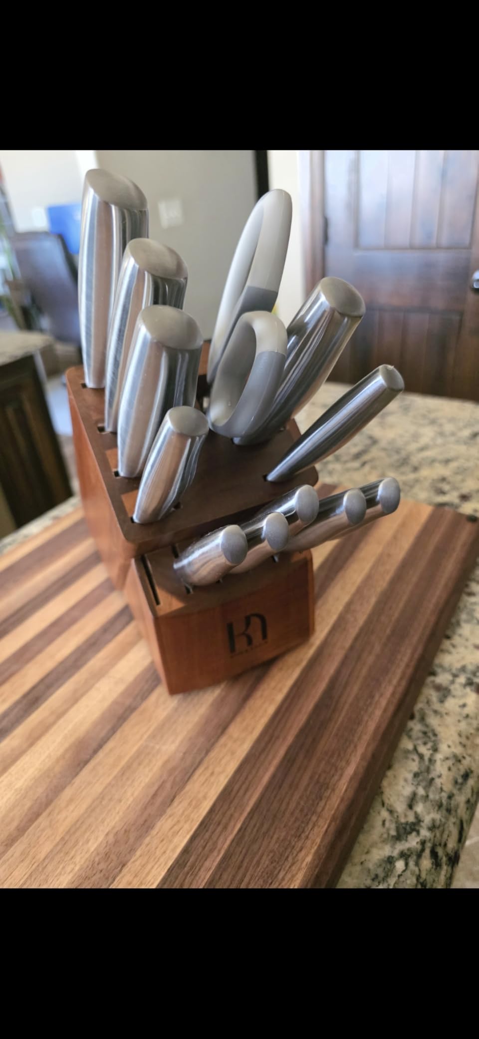 KnifeSaga Kitchen Knife Set 14 Piece Premium Japanese High Carbon Stainless Steel Knife Block Sets with Built-in Sharpener, Razor Sharp Knives Set for Kitchen, Quality Acacia Wood Block Knife Set customer photo 2