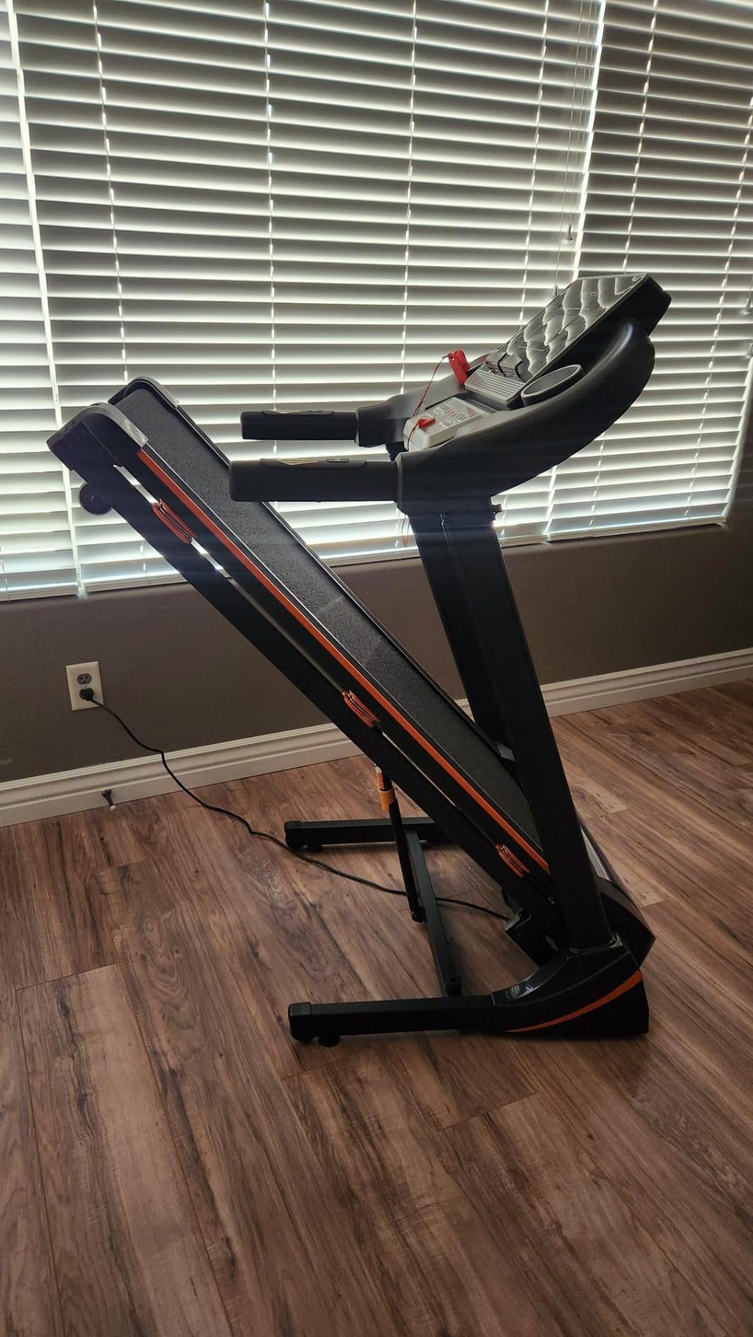 RENESTAR Treadmills for Home, Treadmill with 0-15% Auto Incline, 3HP Folding Treadmills for Running Walking with 300LBS Weight Capacity customer photo 1