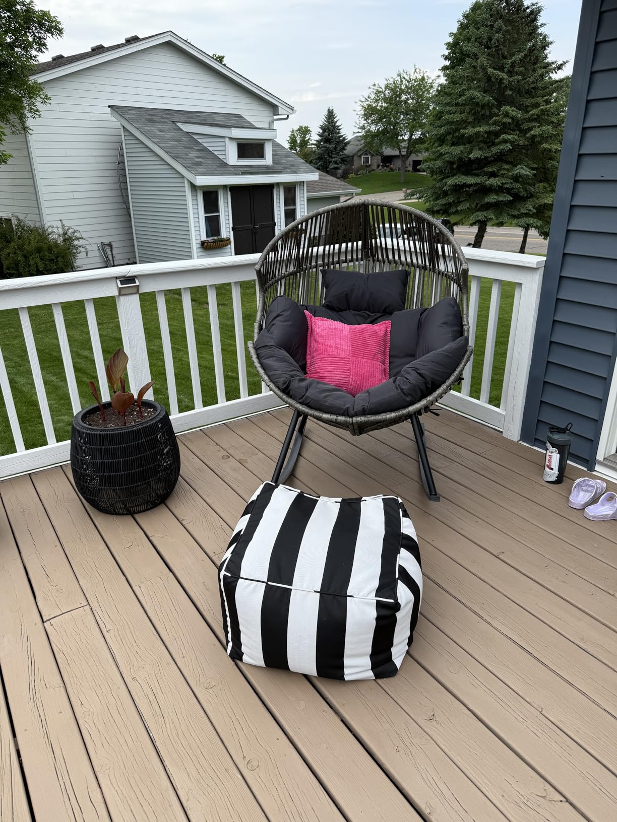 Vongrasig Outdoor Wicker Egg Chair PE Rattan Chair with Cushion, Oversized Patio Lounge Chair for Outdoor, Indoor, Balcony, Backyard, Garden, Beige customer photo 1