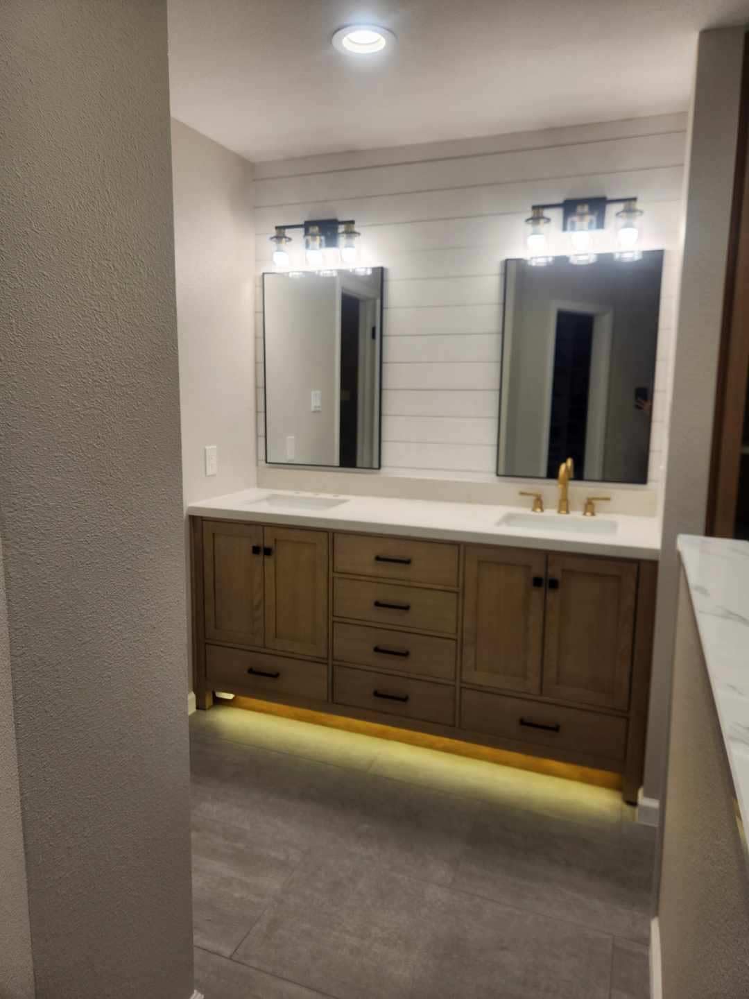 ARIEL Cambridge 72-inch Bathroom Vanity with Sink, Solid Wood, 1.5-inch Carrara White Quartz Countertop, Double Rectangular Porcelain Sink, 4 Soft Closing Doors, 6 Dovetail Drawers, White Oak customer photo 2