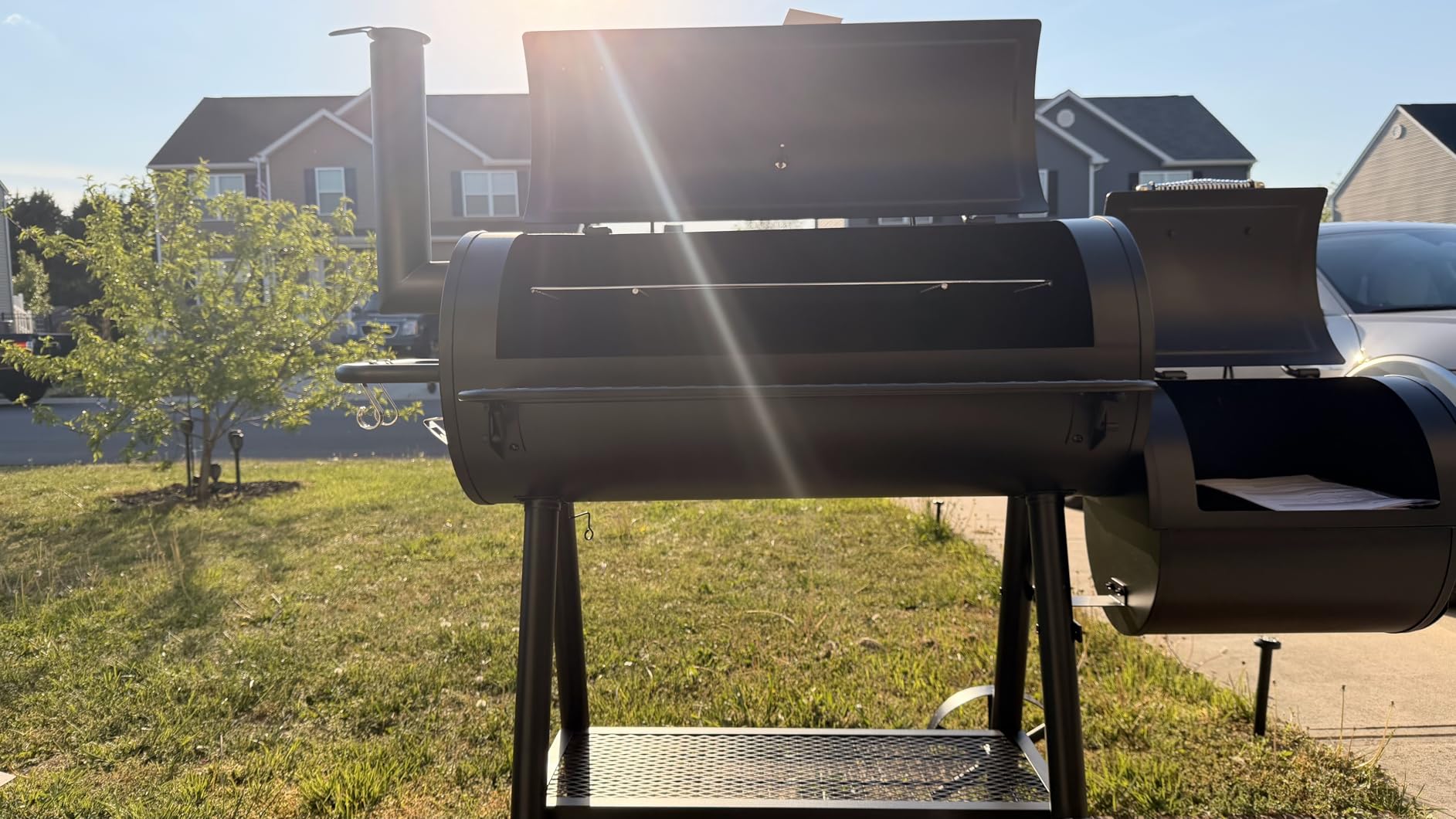 Sophia & William Heavy-Duty Vertical Offset Charcoal Smoker Extra Large Outdoor BBQ Gill with Offset Smoker, 961 SQ.IN. Cooking Area with Warming Tray,Push-out Ash Tray for Event Gathering, Black customer photo 1