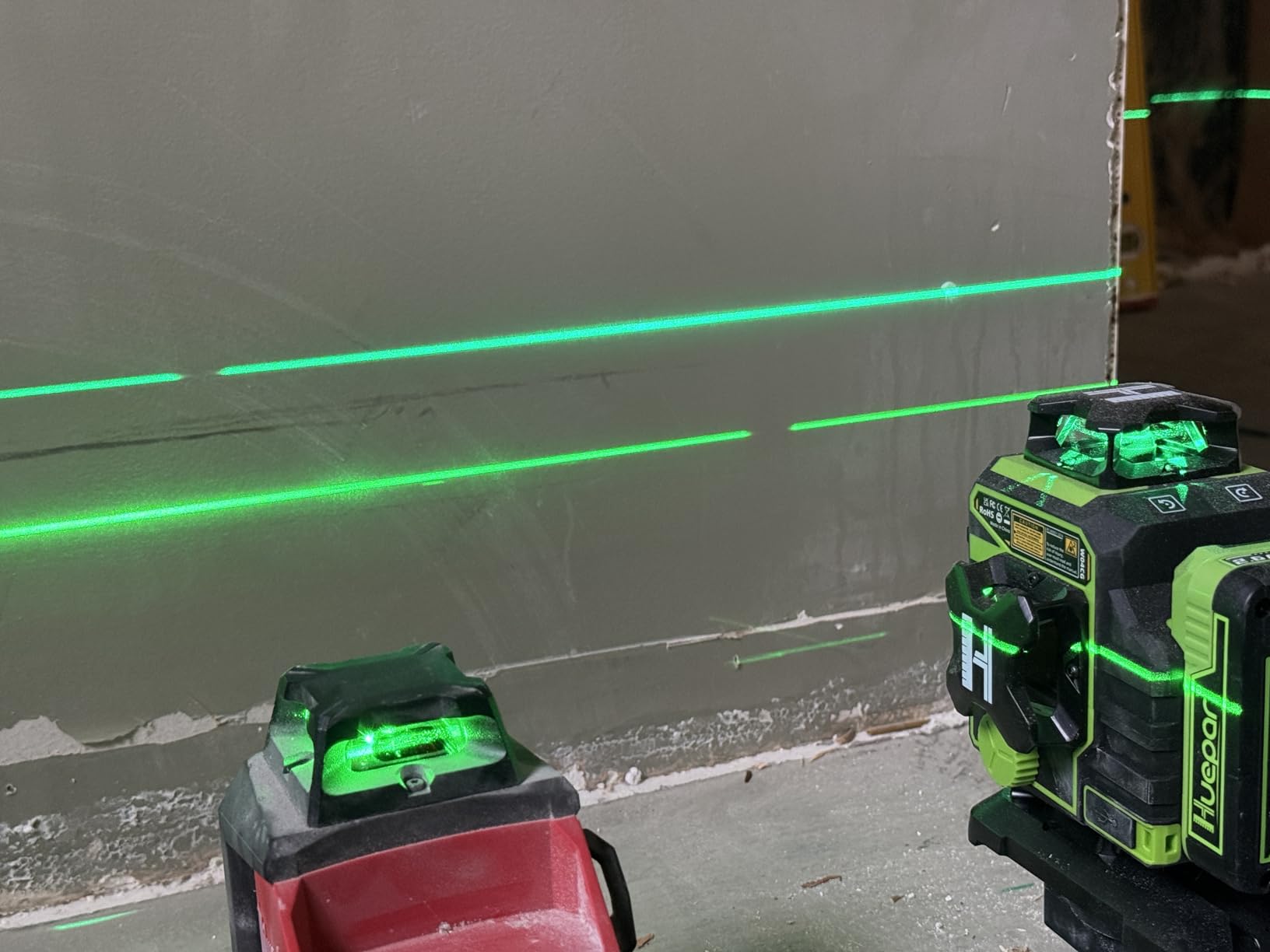Huepar Laser Level 360 Self Leveling, W04CG Upgraded 4x360° Bluetooth Construction Lazer Leveler Tool with Electric Rotating Base & Large LCD Screen, 4D 16 Lines Green Cross Laser Level customer photo 2