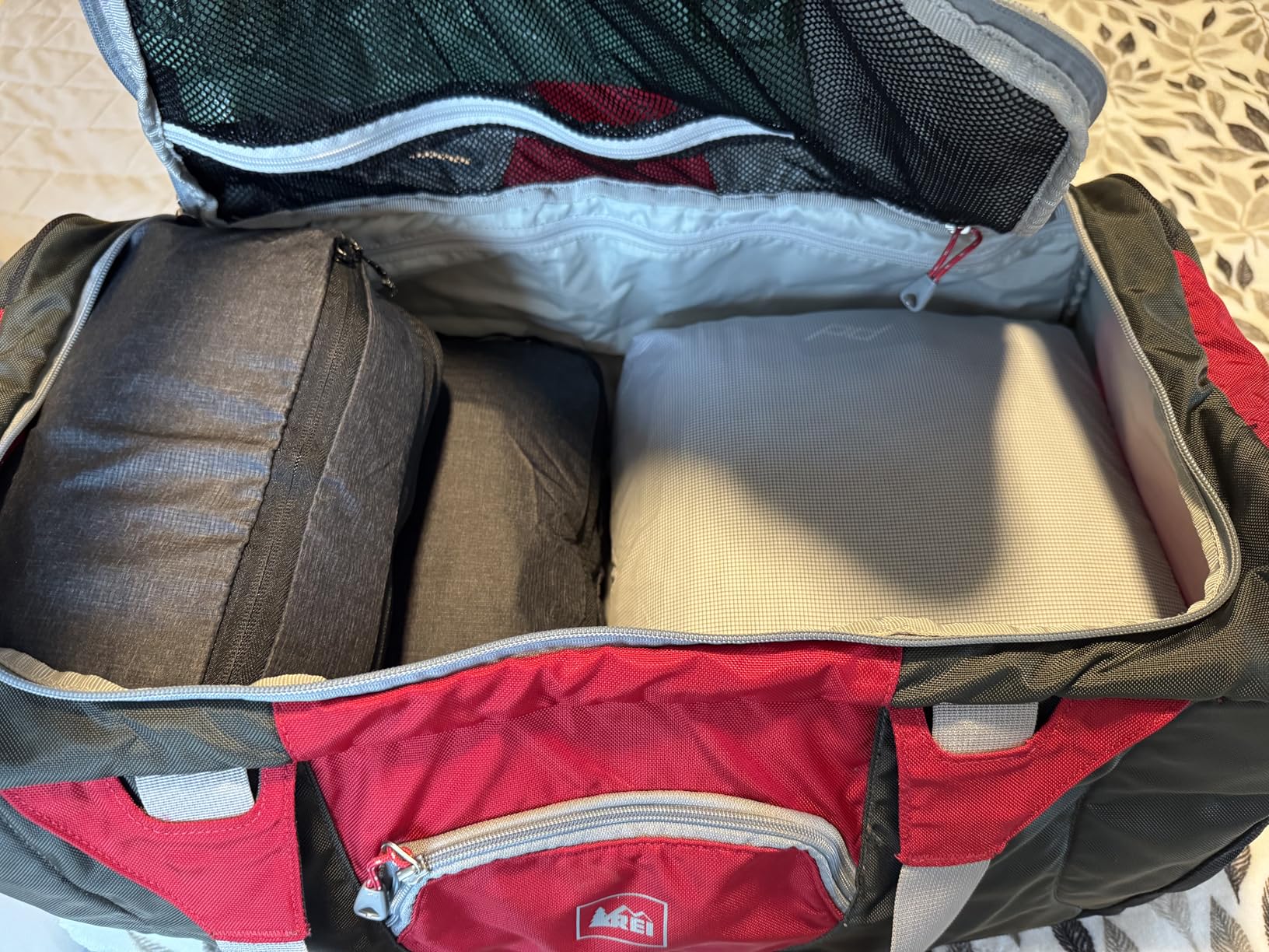 Peak Design Packing Cube, Sage, Weatherproof Luggage Cube with Dual Compartment Organization, Expansion and Compression, Zipper Opening, Travel Organizer for Men and Women, Size S customer photo 2