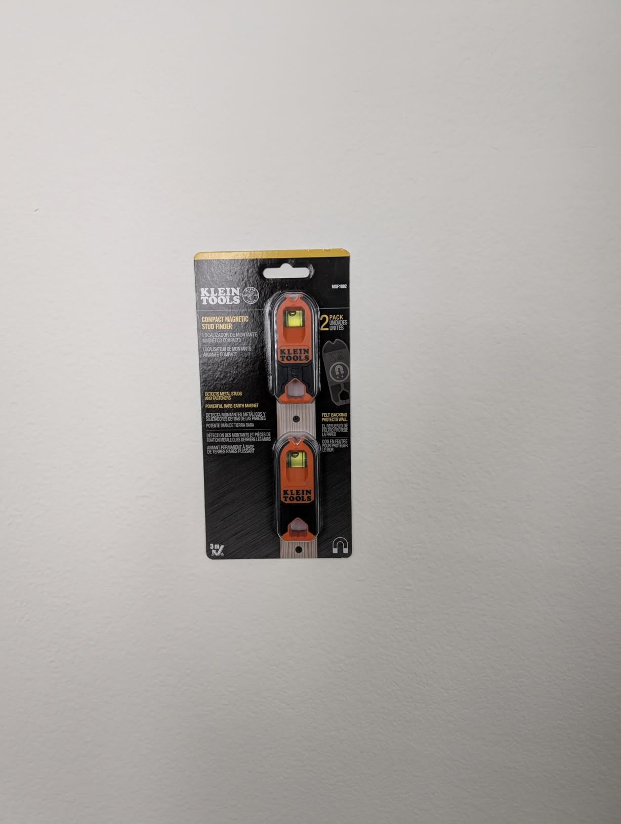 Klein Tools MSF100 Magnetic Stud Finder and Level, Compact, Wood and Metal Detector with Bubble Vial for Accurate Markings, Felt Pad Backing customer photo 1