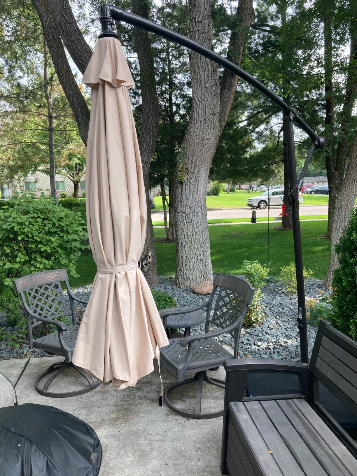 wikiwiki 10ft Patio Umbrellas Offset Outdoor Cantilever Hanging Umbrella w/Infinite Tilt, Fade Resistant Waterproof Recycled Fabric Canopy for Yard, Garden & Deck, Beige customer photo 2
