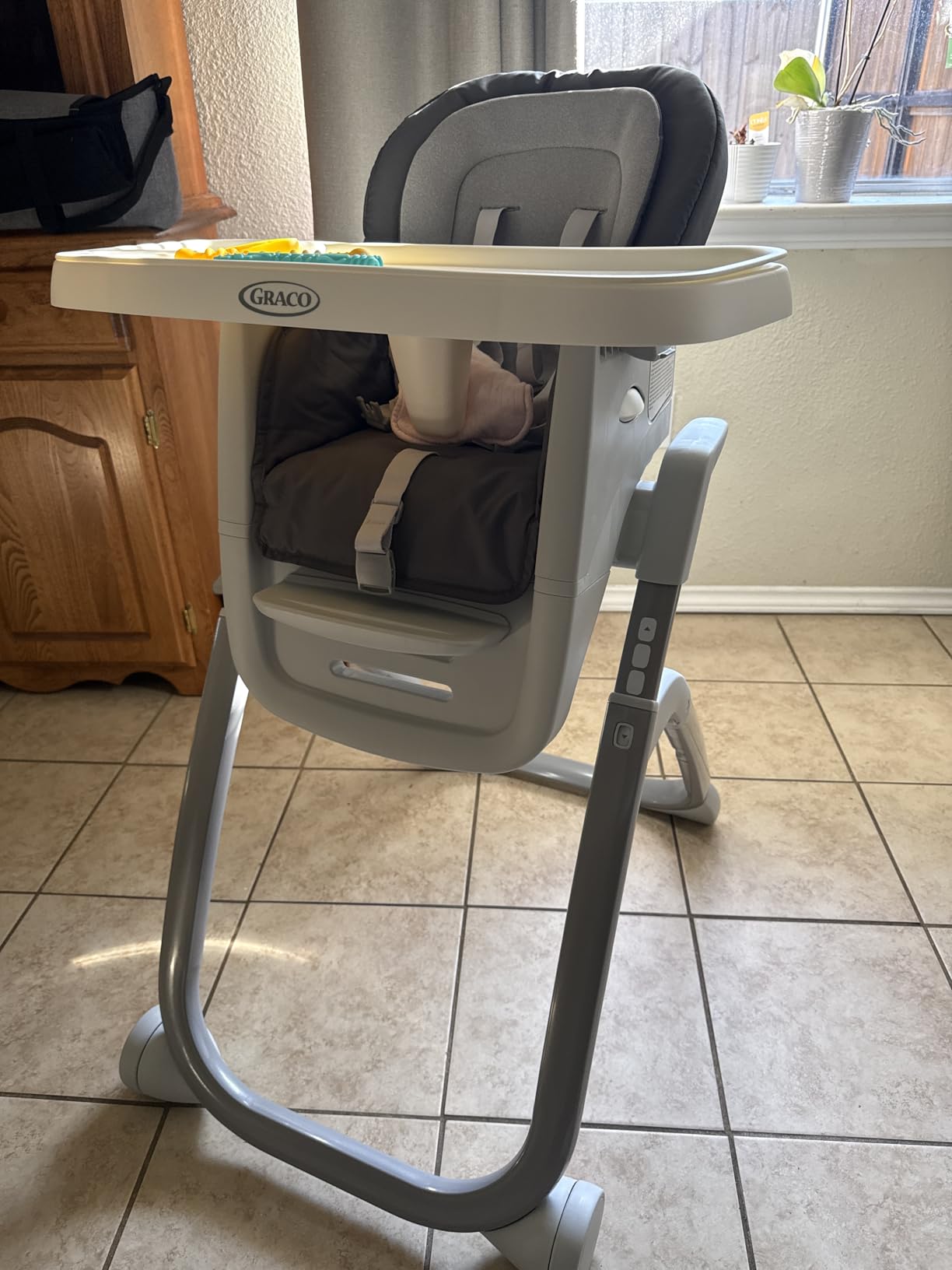 Graco DuoDiner DLX 6-in-1 Convertible High Chair, Infant to Toddler Booster and Youth Stool, Adjustable Height and Recline, Easy Clean Tray Insert, Arlo customer photo 2