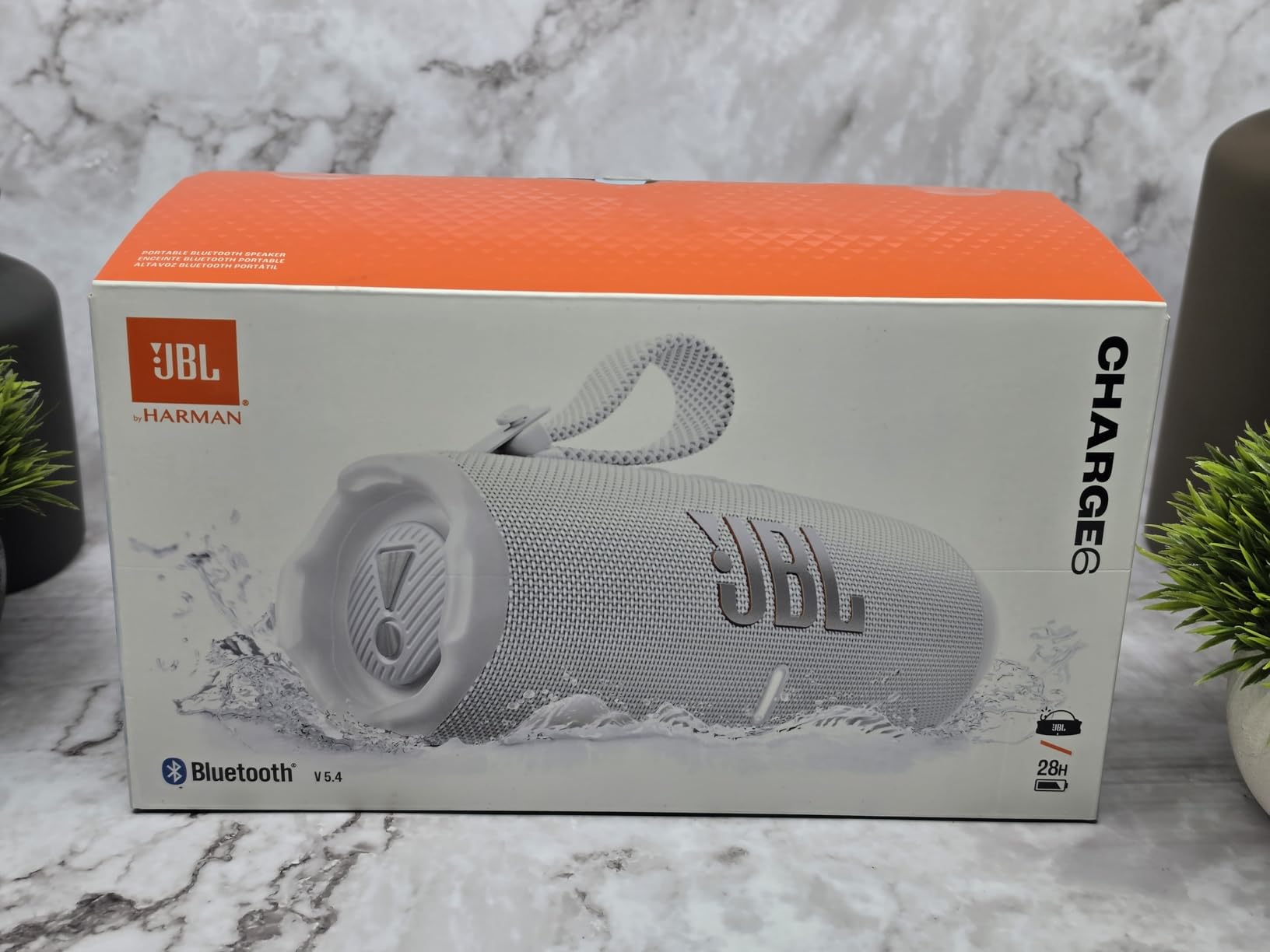 JBL Charge 6 - Portable Waterproof & Drop-Proof Bluetooth Speaker, Bold JBL Pro Sound with AI Sound Boost, 28Hrs of Playtime, Built-in powerbank & Comes with a Sturdy/Removable Carrying Strap (Black) customer photo 1