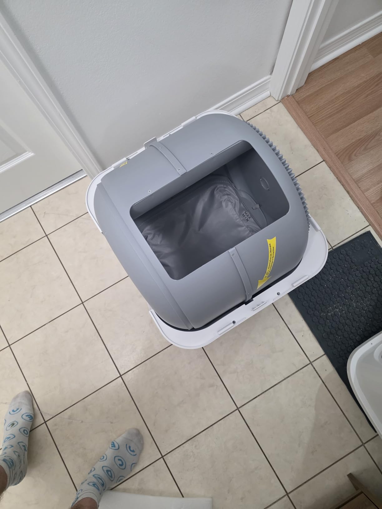 Fumoi Automatic Cat Litter Box Self Cleaning Litter Box Large Capacity for Multiple Cats, App Control with Safety Sensors, Removable Washable Liner, 2 Rolls Garbage Bags, Grey customer photo 2