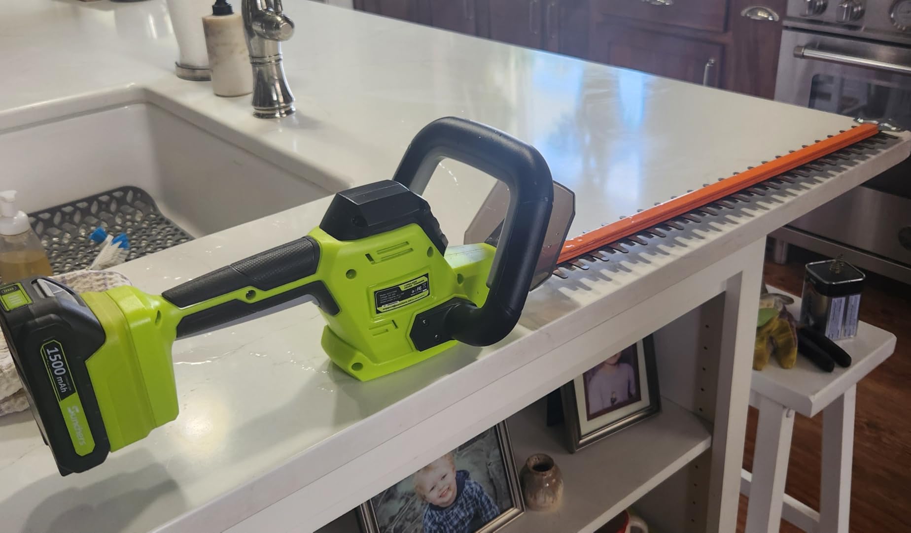 SUNCHERS 20V Max Hedge Trimmer Cordless, 22 Inch with 2 Batteries and Charger customer photo 1