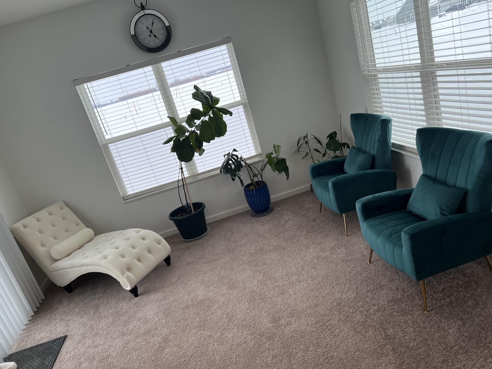 Velvet Accent Chair for Living Room, Mid-Century Arm Chair with High Wingback and Button-Tufted, Gold Side Chair for Bedroom, Lumbar Pillow Included, Green customer photo 1