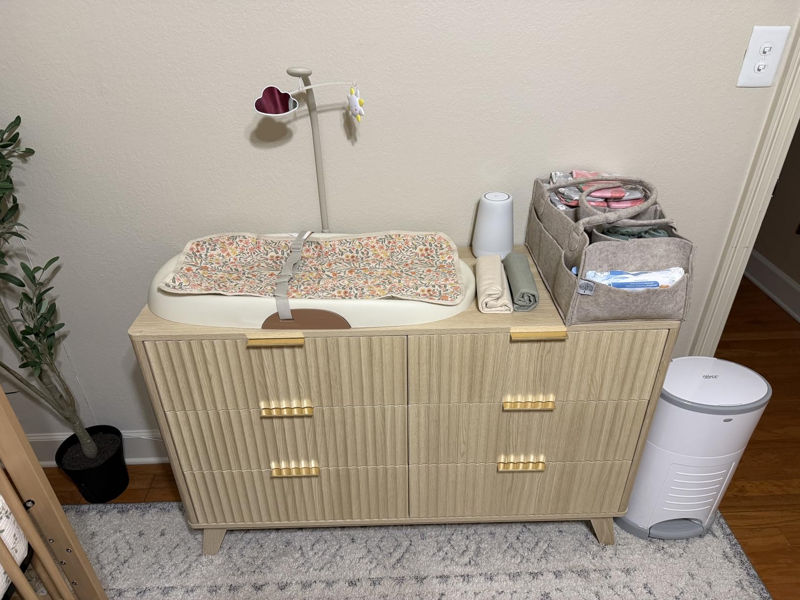 VINGLI Fluted Dresser for Bedroom, 6 Drawer Dresser with Rounded Edges, Mid Century Modern Dressers Natural Wood Color, 46.8