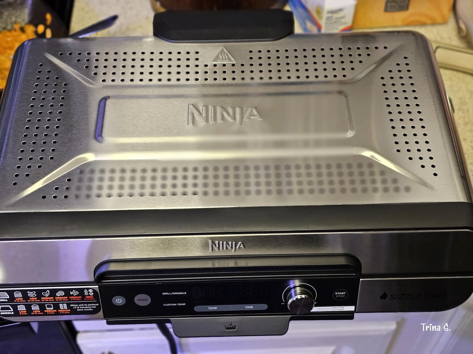 Ninja Sizzle Pro XL 20-Inch Indoor Griddle + Grill, Detachable Ventilated Lid, Grease Control, Ceramic Nonstick Plates, Even Edge Cooking, Extra Large Capacity, Versatile, Silver, GX101 customer photo 2