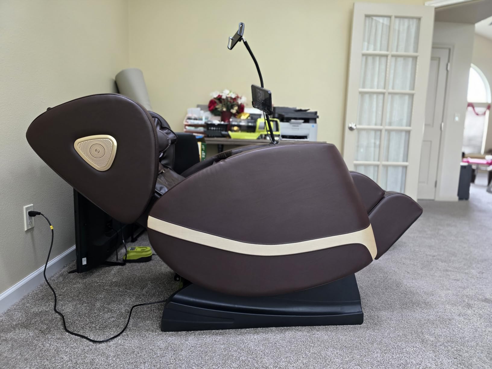 FURNIMAT 2026 Massage Chair Full Body, Zero Gravity Massage Chair with 10 Fix Rollers, Airbags, Heating, Foot Massage, Auto Modes, Bluetooth Speaker, Smart Screen Controller customer photo 2
