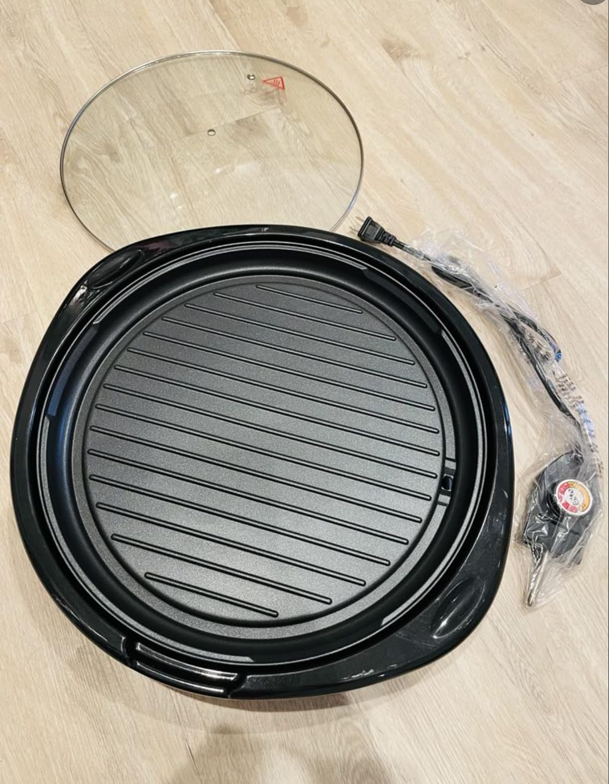 Elite Gourmet EMG-980BX Large Indoor Electric Round Nonstick Grill Cool Touch Fast Heat Up Ideal Low-Fat Meals Dishwasher Safe Includes Glass Lid, 14'', Black customer photo 2