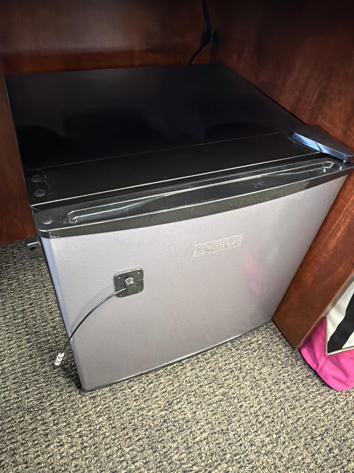 Midea MERM17B0ABB 1.7 Cu Ft Mini Fridge, Compact Refrigerator with Adjustable Thermostat, Reversible Door, Low Noise, Energy Efficient, Ideal for Dorm, Office, Bedroom, Black customer photo 1