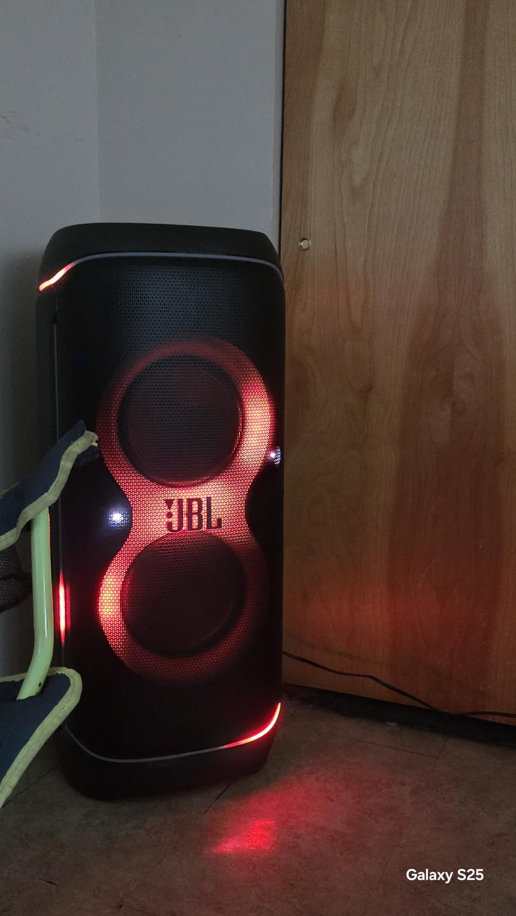 JBL PartyBox 720 - Loudest Battery-Powered Party Speaker with Superior Pro Sound and a Futuristic lightshow, Up to 15 Hours Playtime & IPX4 Splash Proof (Black) customer photo 2