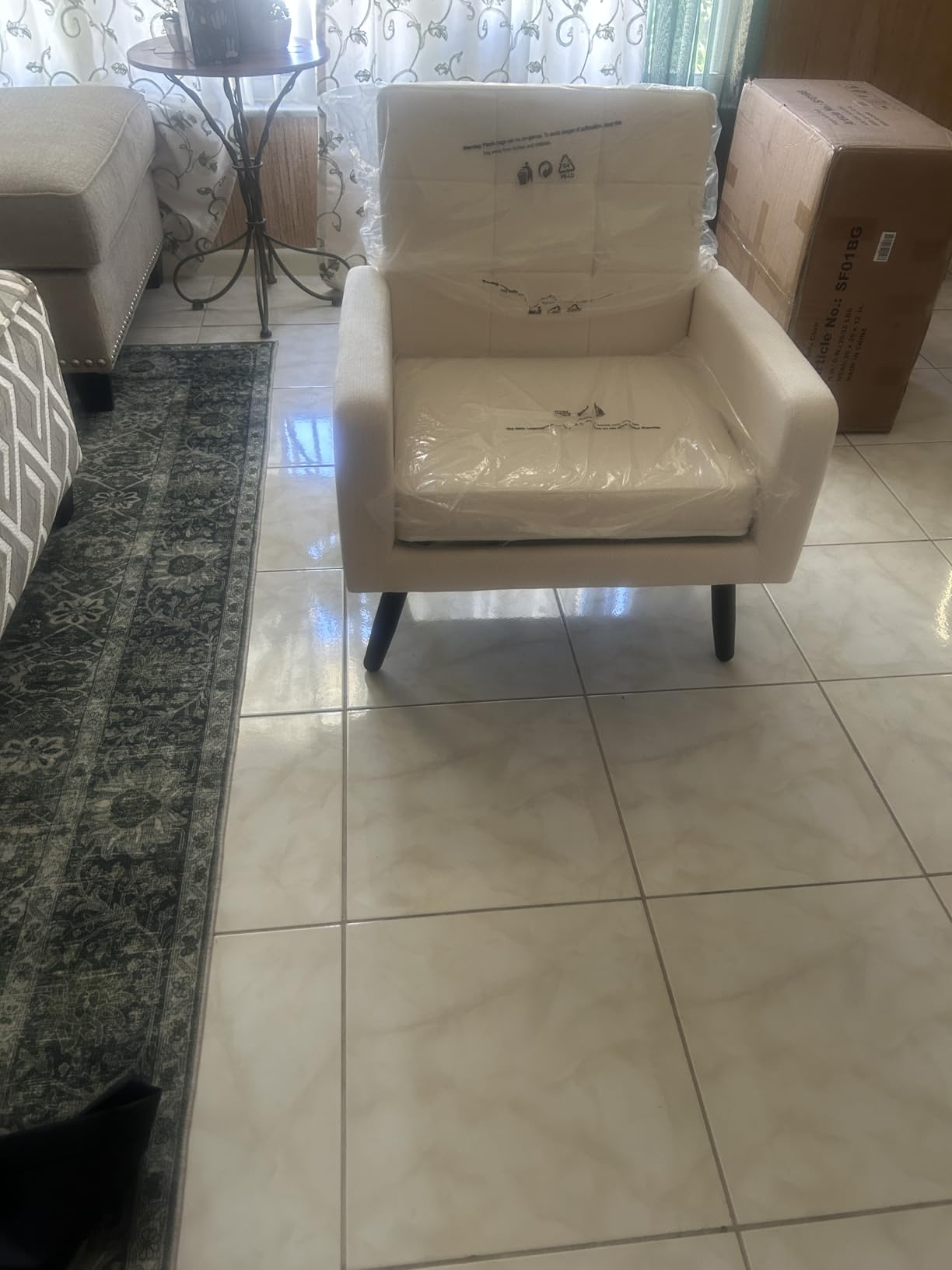 Accent Chair for Living Room, Mid-Century Modern Comfy Upholstered Armchair with Large Seat, Single Sofa Reading Chair, 496 Lb. Weight Capacity, for Bedroom, Apartment, Cream customer photo 1