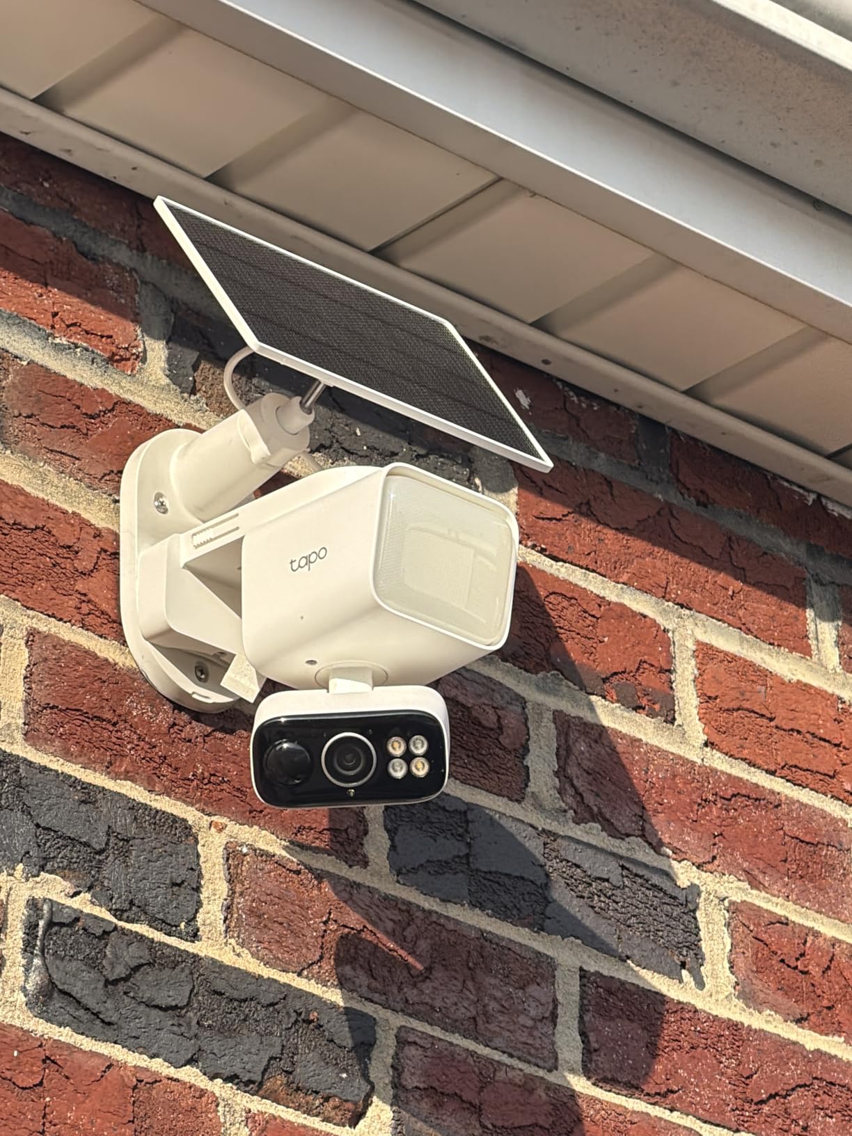 Tapo 2K Outdoor Pan/Tilt Wireless Floodlight Security Camera - Battery Power with Solar, 360º AI Motion Tracking, Person/Vehicle Detection, Subscription-Free Local Storage or Optional Cloud, C615F KIT customer photo 2