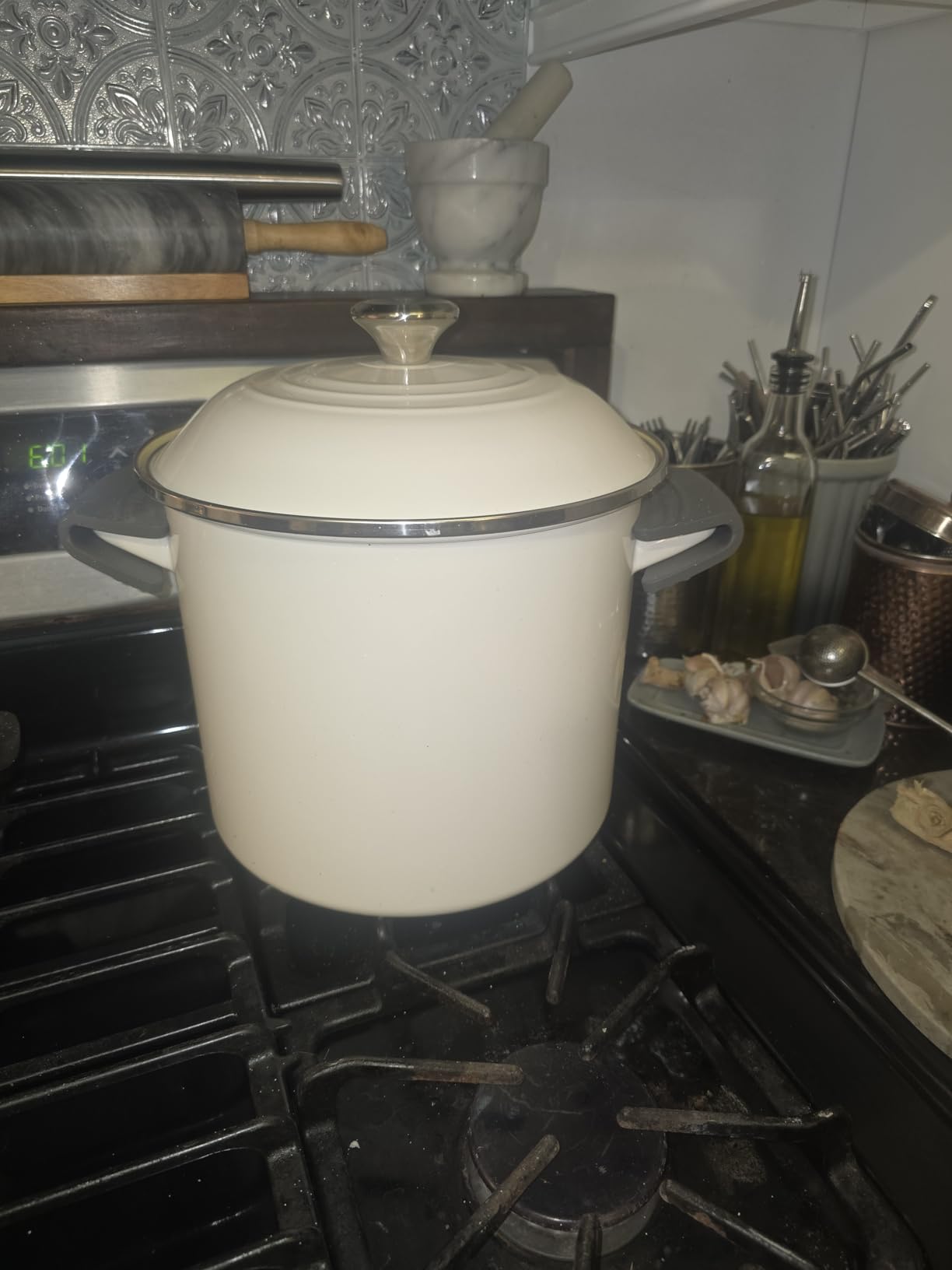 Le Creuset Enamel on Steel Traditional Stockpot, 12 qt., Sea Salt with Stainless Steel Knob customer photo 1