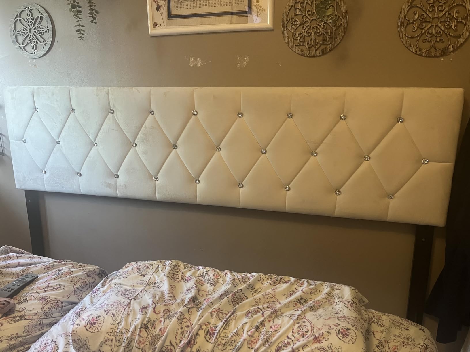 VECELO Tufted Upholstered Headboard King Size, with 6 Adjustable Height from 39.8 to 49.8 inches, Button Diamond Design, Easy Assembly, Classic Black customer photo 2