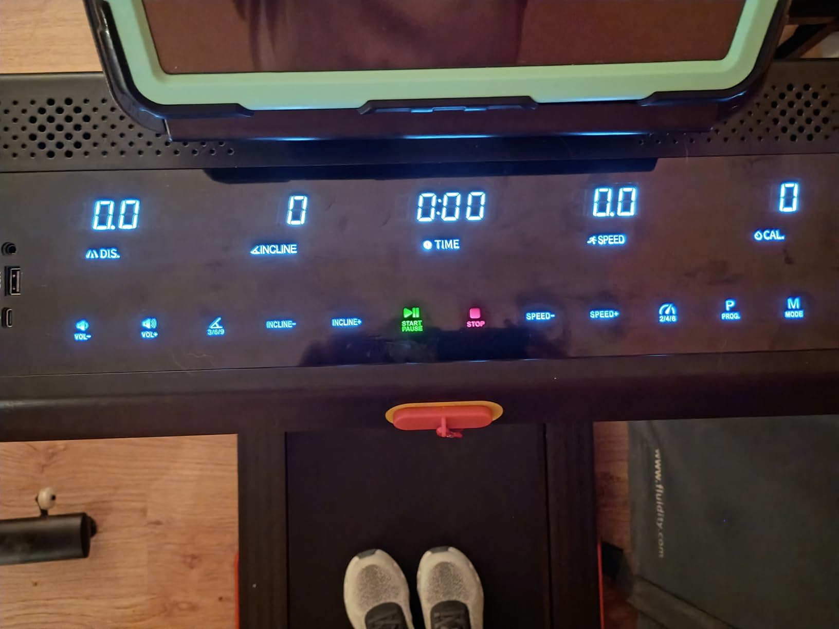 Renestar Treadmill for Home with 25% Auto Incline - 8.5MPH Max Speed, Extra Large LED Touchscreen, 300LBS Capacity, Bluetooth Speaker, 3.5HP Home Office Treadmills customer photo 2