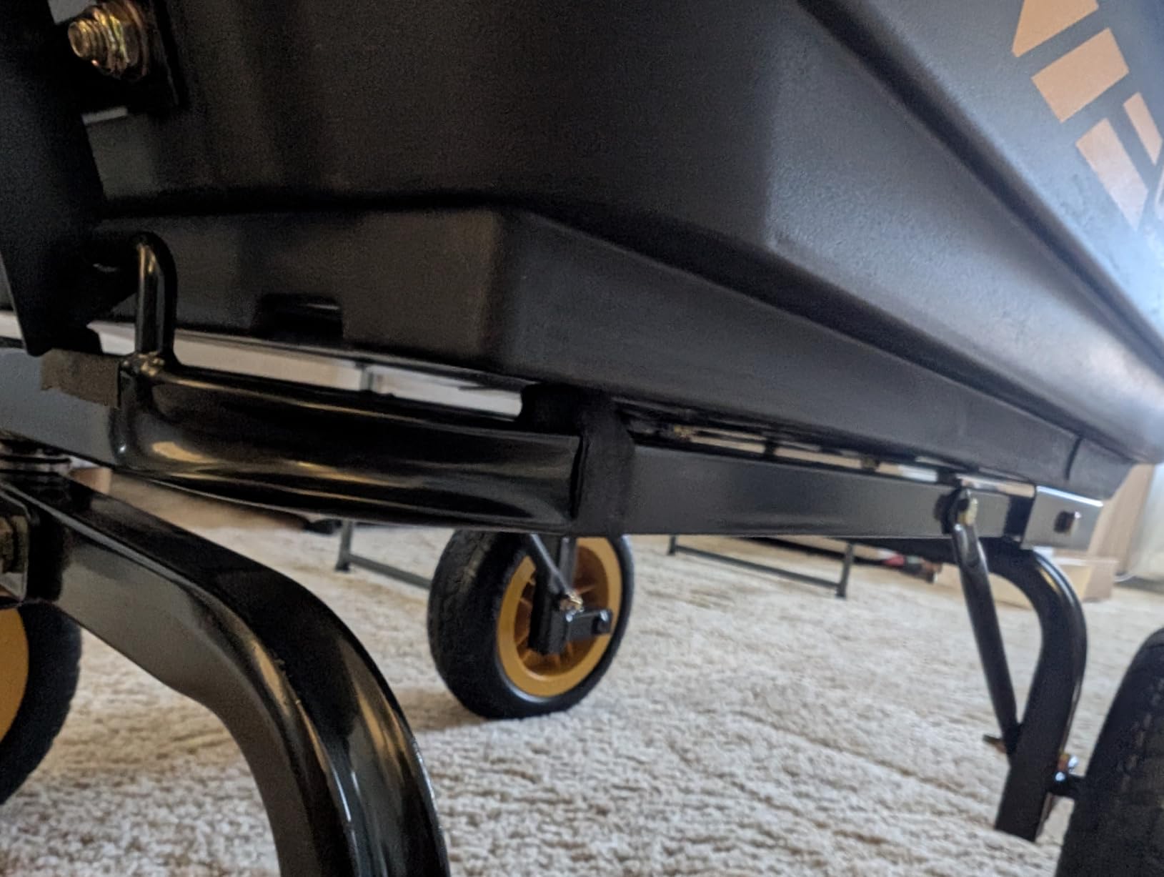 CAMMOO 10-in NO-FLAT TIRES 600lb Heavy-Duty Garden Dump Cart 4 Cu.Ft. Utility Wagon with Quick-Release Dumping & Prime Grade 100% Virgin Polypropylene customer photo 1