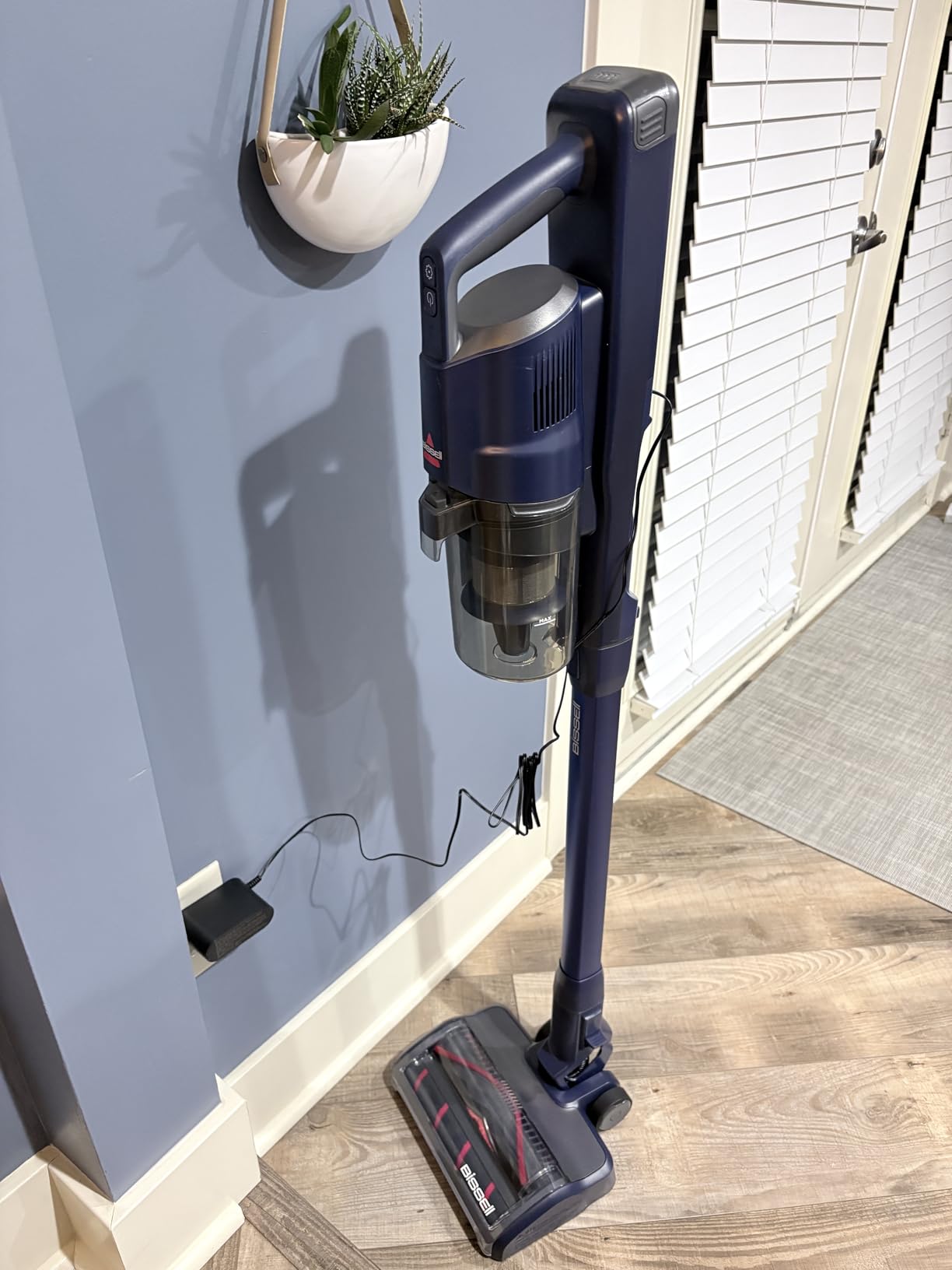 Bissell PowerClean DualBrush 280W Self-Standing Cordless Vacuum, DualBrush & AutoAdapt Tech, Self-Cleaning Brush Roll, Strong Suction, Removeable Battery, Upholstery Tool & Bright Headlights, 4196K customer photo 2