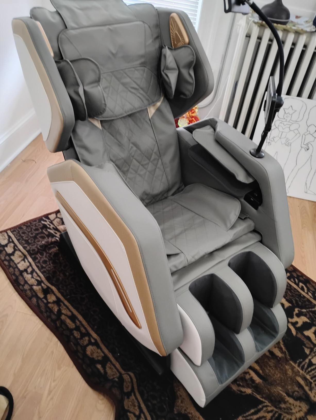 Massage Chair Full Body, Zero Gravity Massage Chair 2026 for Back Fatigue with 10 Fixed Rollers, Heating, Airbags, Phone Controller, Bluetooth Speaker, Nightlights for Living Room, Bedroom customer photo 2