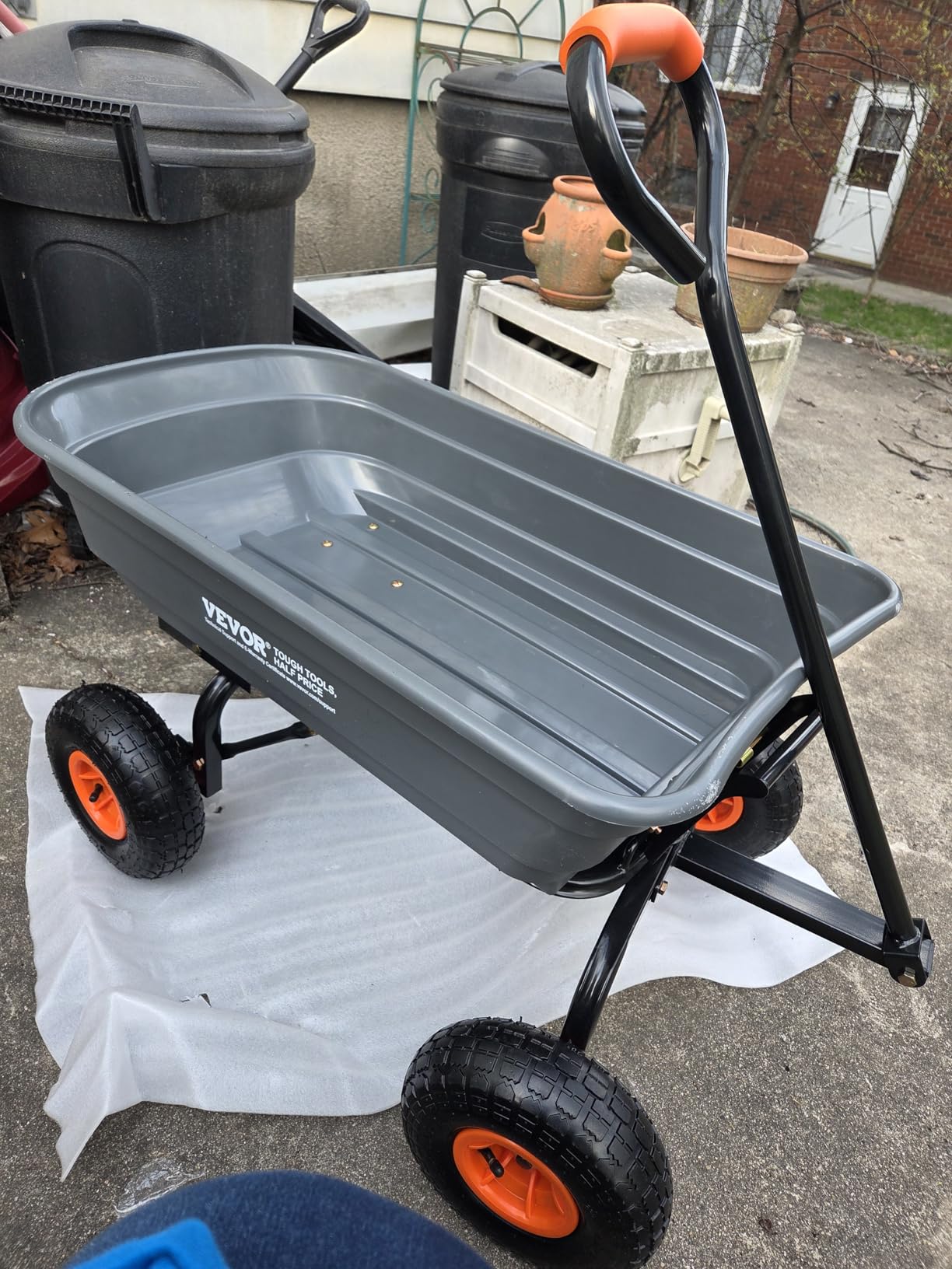 VEVOR 400LBS Wheelbarrow, Poly Garden Dump Cart Wagon with 8