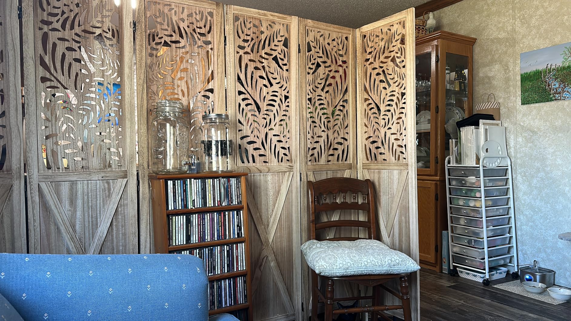 JOSTYLE Boho Room Divider with Leaves Carving, 4-Panel Openwork Wood Screen, Decorative Folding Partition for Bedroom & Studio Apartment customer photo 1