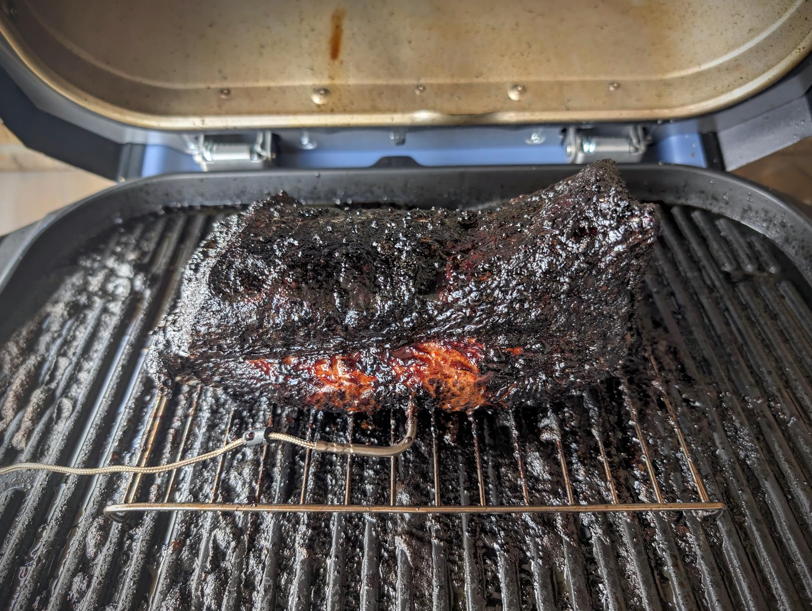 Ninja Woodfire Pro Connect XL Outdoor Grill & Smoker | Bluetooth, App Enabled | 7-in-1 Grill, BBQ Smoker, Outdoor Air Fryer | Woodfire Technology | Built-In Thermometer | Black & Gold | OG951BK1 customer photo 2
