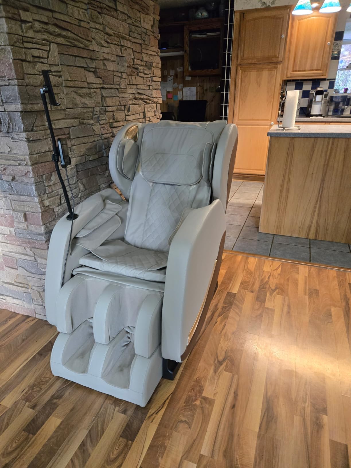2026 Massage Chair, Massage Chairs Full Body and Recliner with 10 Fixed Points, Zero Gravity, Wood Grain Leather, Foot Massage, Airbags, Lumbar Heating, Bluetooth and Control Screen (Pitch Black) customer photo 1