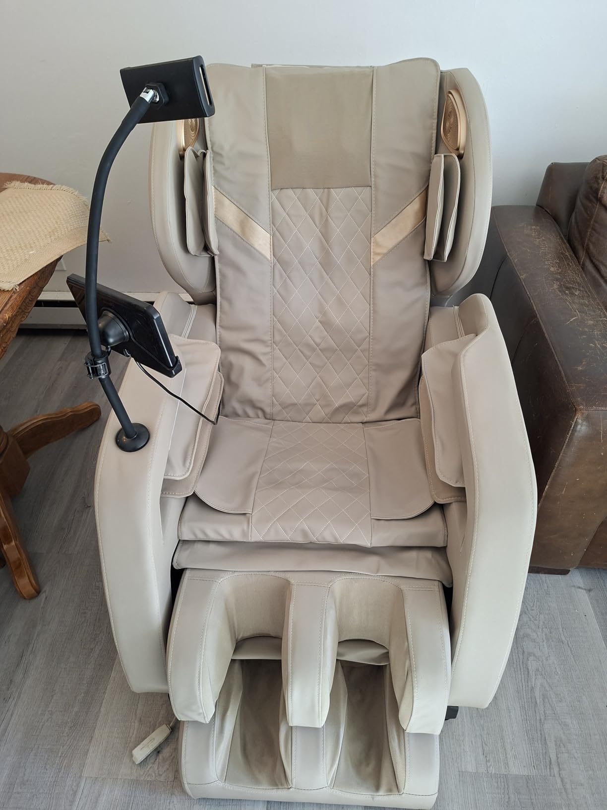 2026 Massage Chair, Massage Chairs Full Body and Recliner with 10 Fixed Points, Zero Gravity, Wood Grain Leather, Foot Massage, Airbags, Lumbar Heating, Bluetooth and Control Screen (Pitch Black) customer photo 2