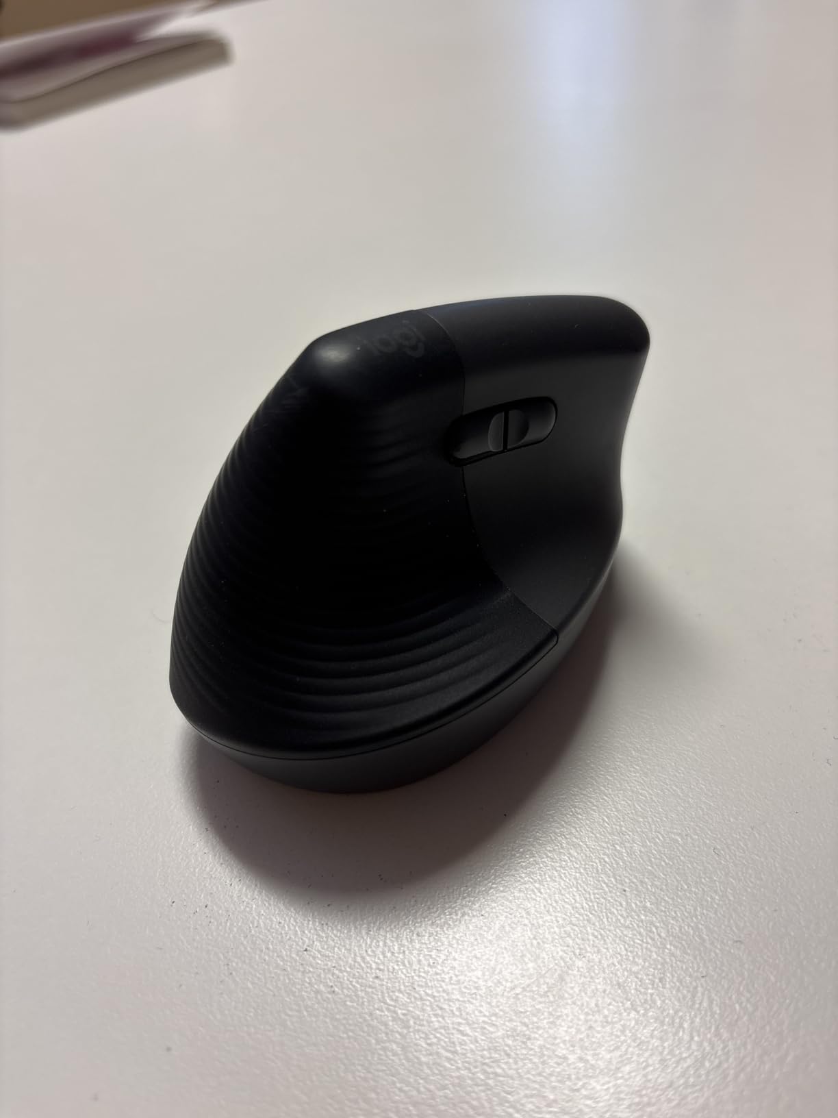 Logitech Lift Vertical customer photo 2